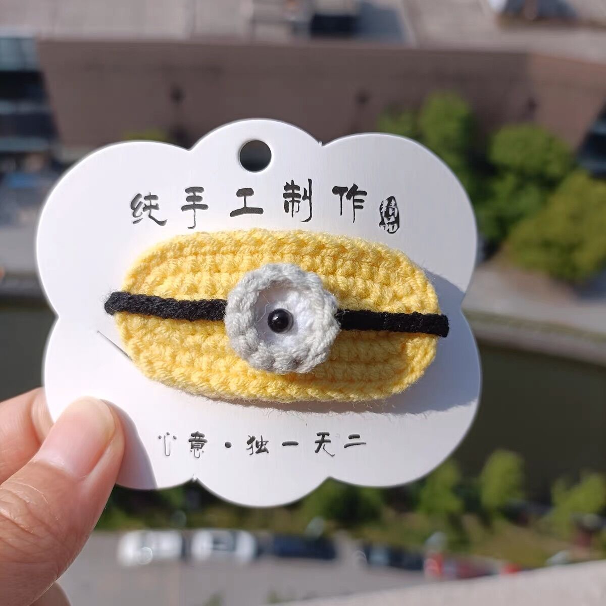 Kẹp tóc hình Minion bằng len handmade