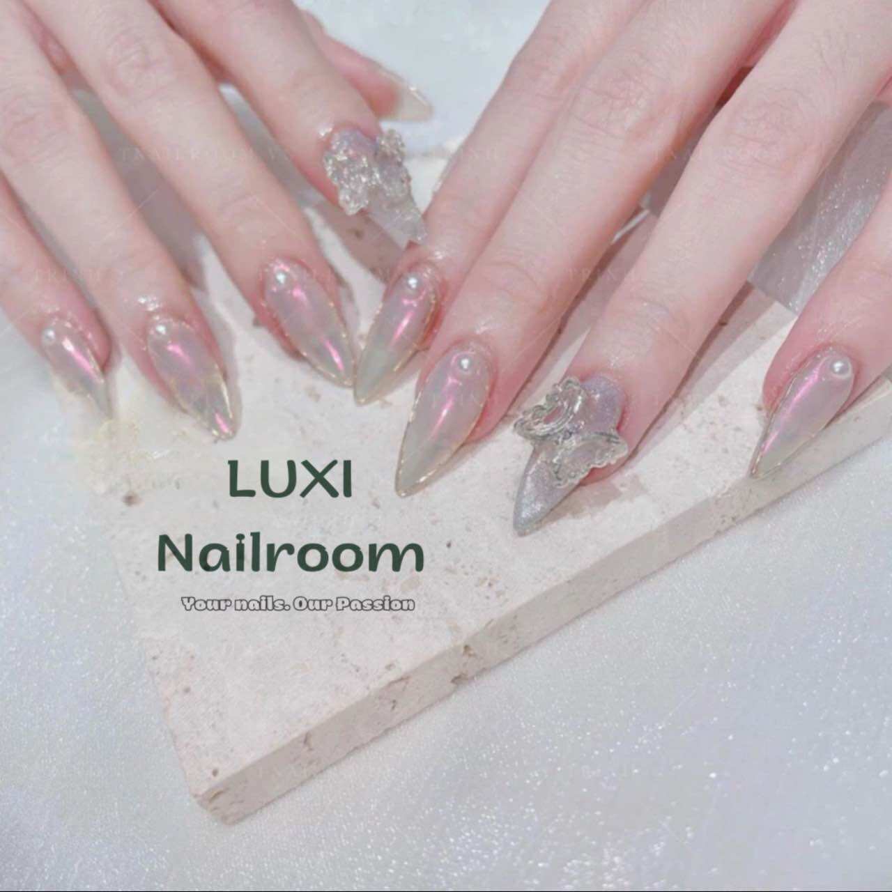Nailbox - móng úp thiết kế mẫu tráng gương ánh hồng charm bướm đá đính đá