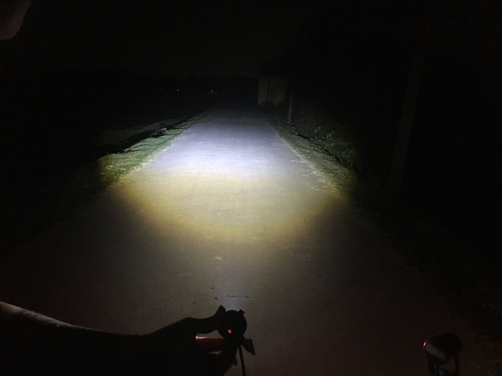 Đèn pha led bi cầu pha trắng, cos vàng siêu sáng, chân H4