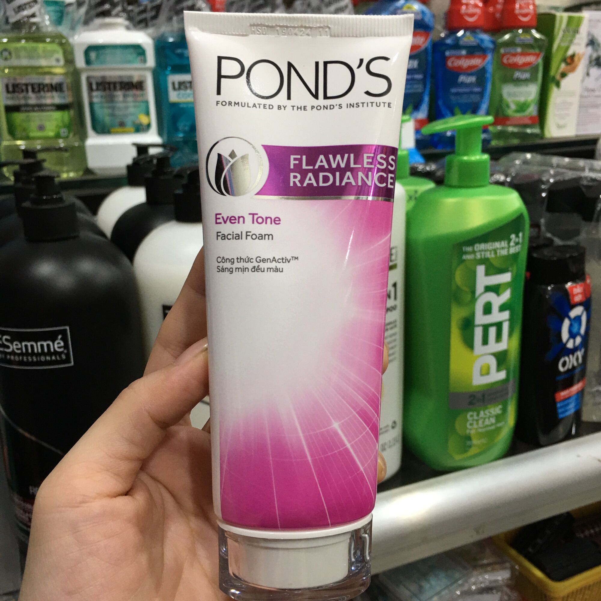 Sữa Rửa Mặt Dưỡng Trắng Cao Cấp Pond's Flawless White 100g