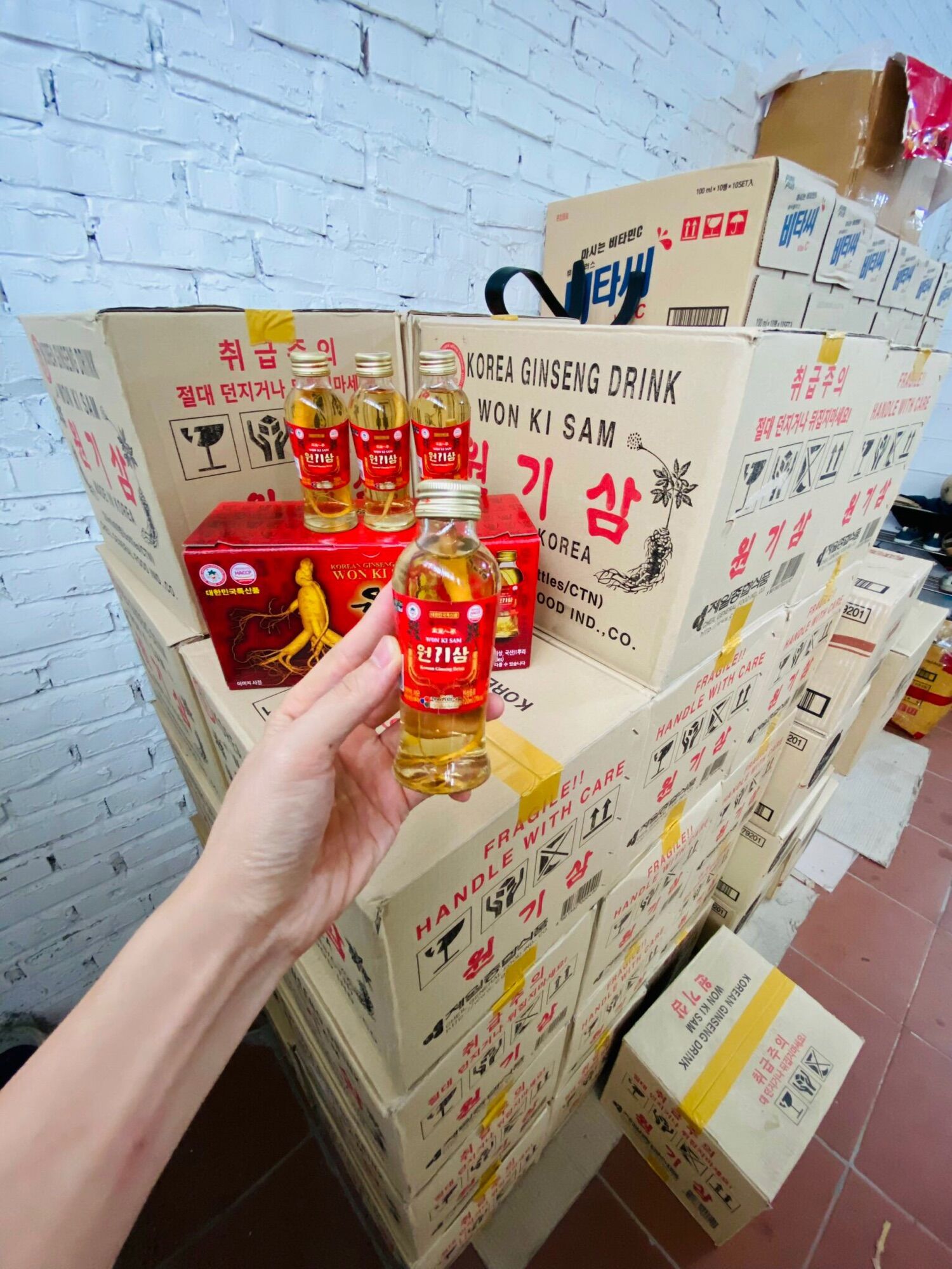 CHAI. NƯỚC SÂM CÓ CỦ HÀN QUỐC -10 CHAI 120ML