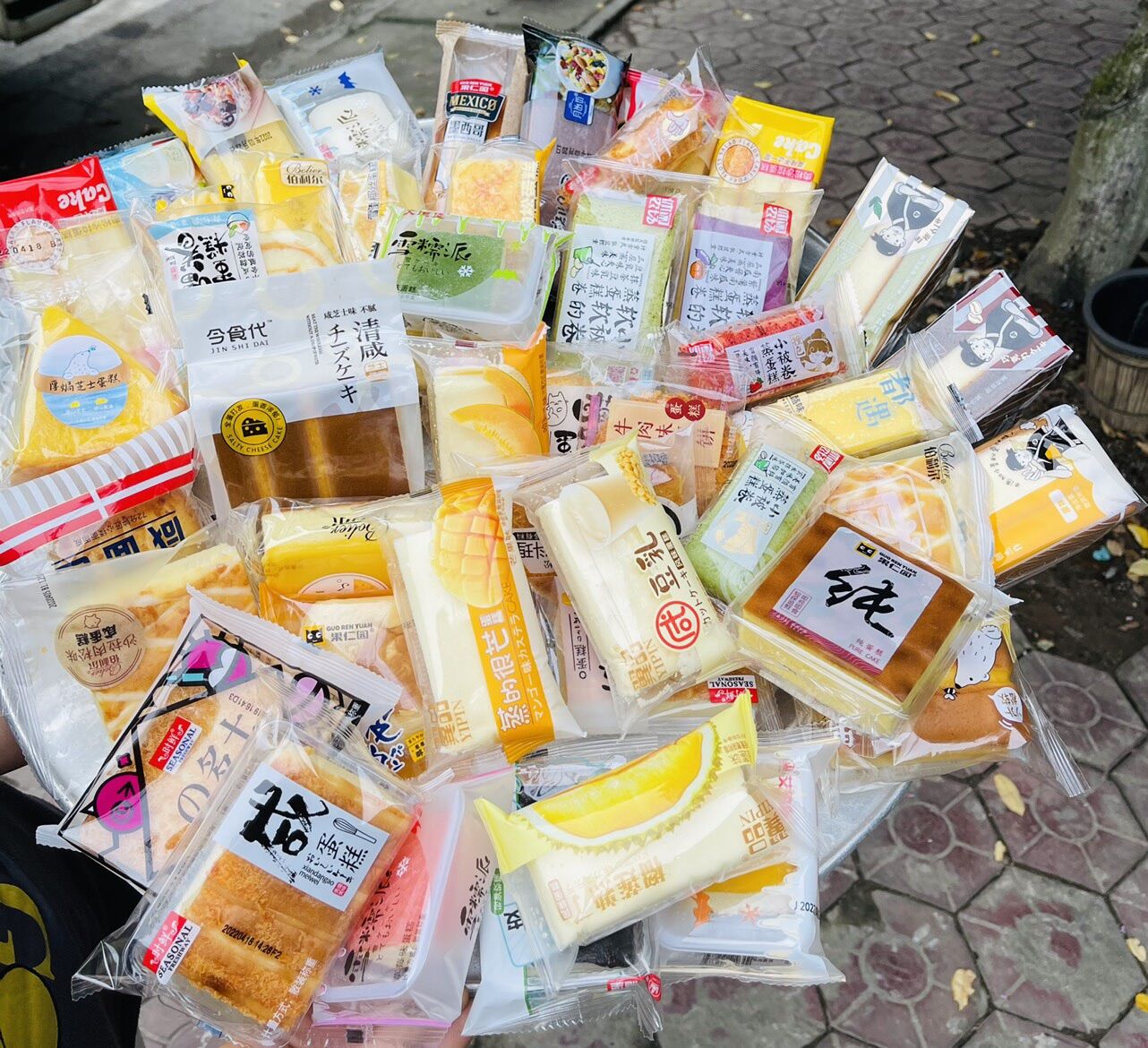 Nửa Kg Bánh Mix Đài Loan DATE mới