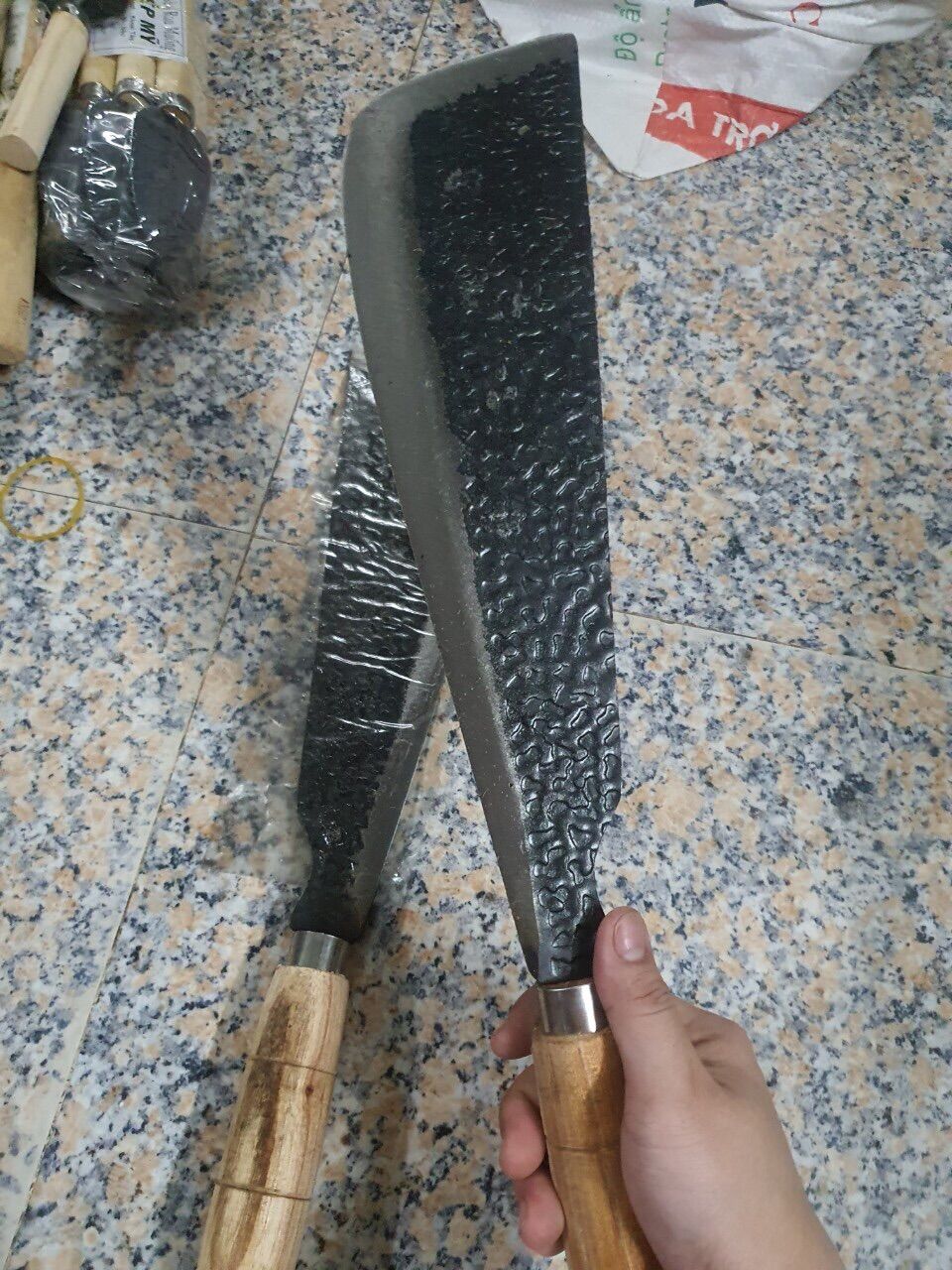 Dao yếm làm cỏ và cá