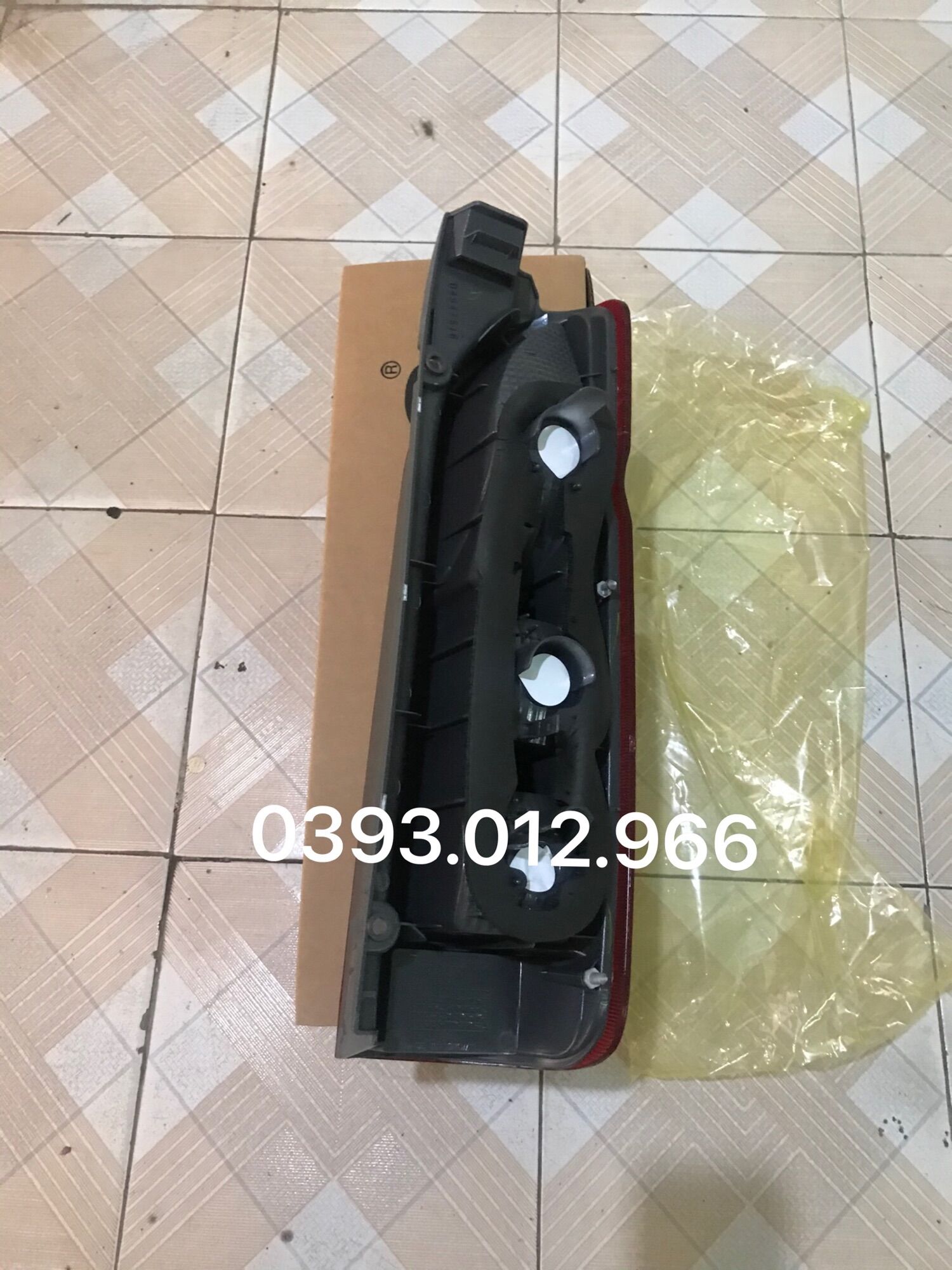 ĐÈN HẬU TOYOTA HIACE
