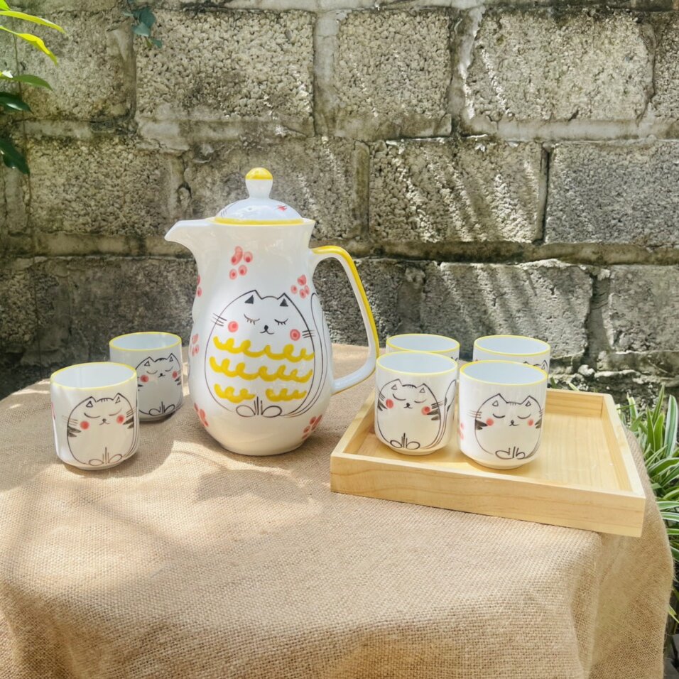 Bình đựng nước dung tích 1,5 lít kèm cốc.Hàng vẽ tay gốm sứ Bát Tràng.