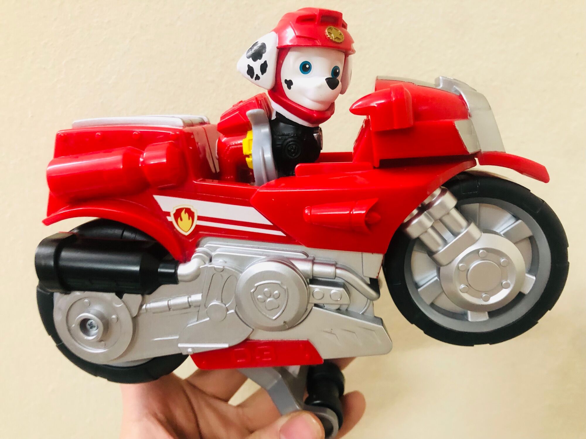 Đồ chơi Paw Patrol: xe chó cứu hộ Motos Pups chạy bốc đầu