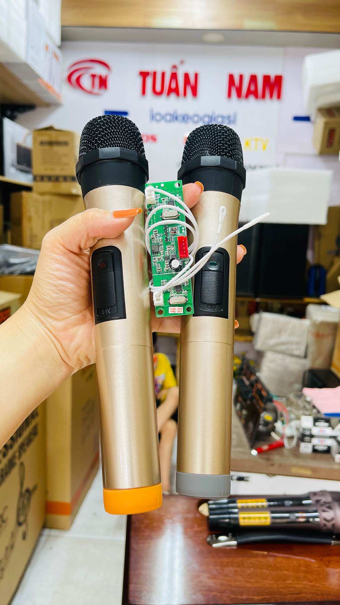 Micro kèm bo thay thế cho loa kéo