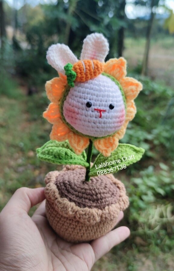 Chậu hoa bé heo, thỏ mặt trời, capybara, gấu có hoa bằng len Handmade(Ảnh Thật)