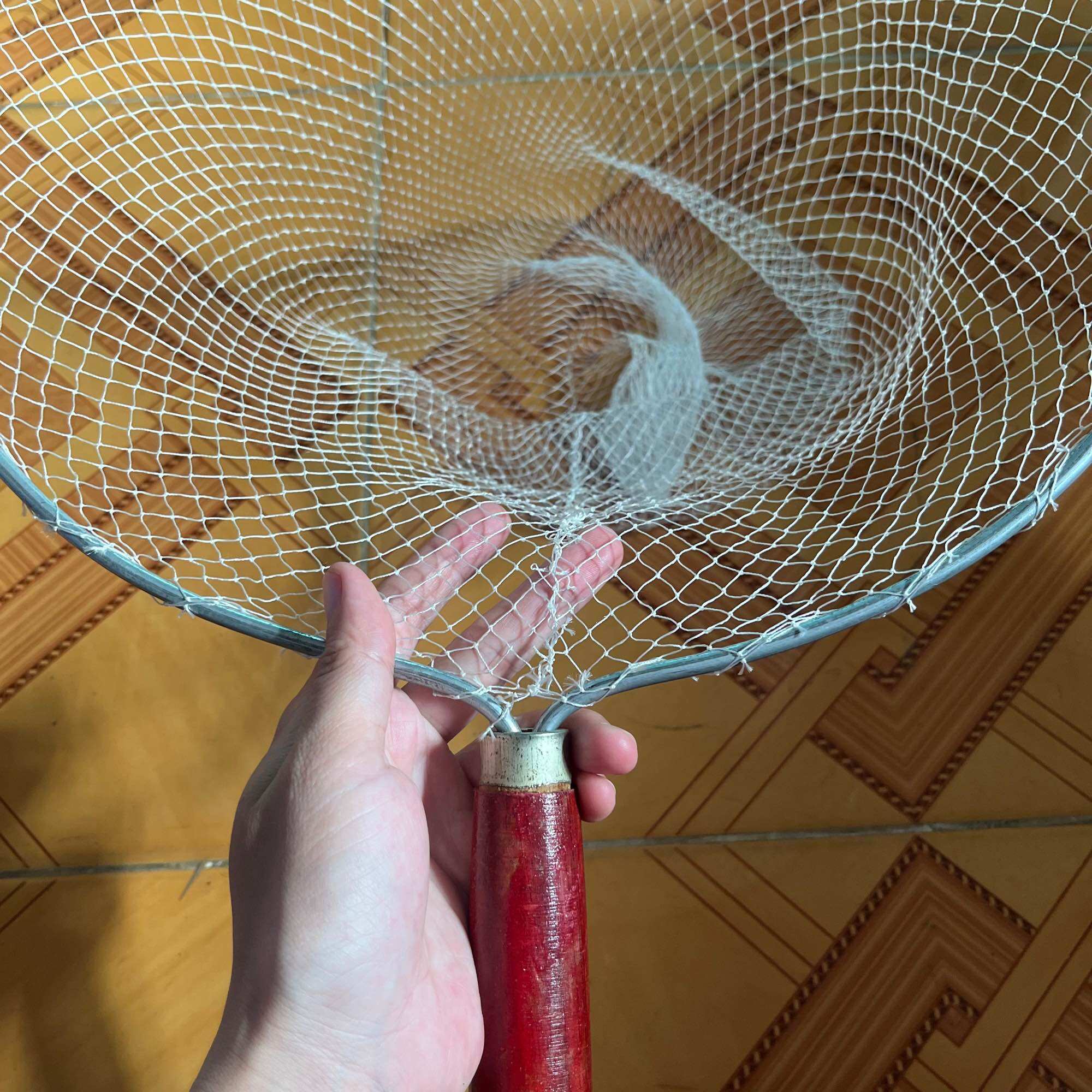 Vợt tròn vớt cá cán gỗ đường kính 34cm