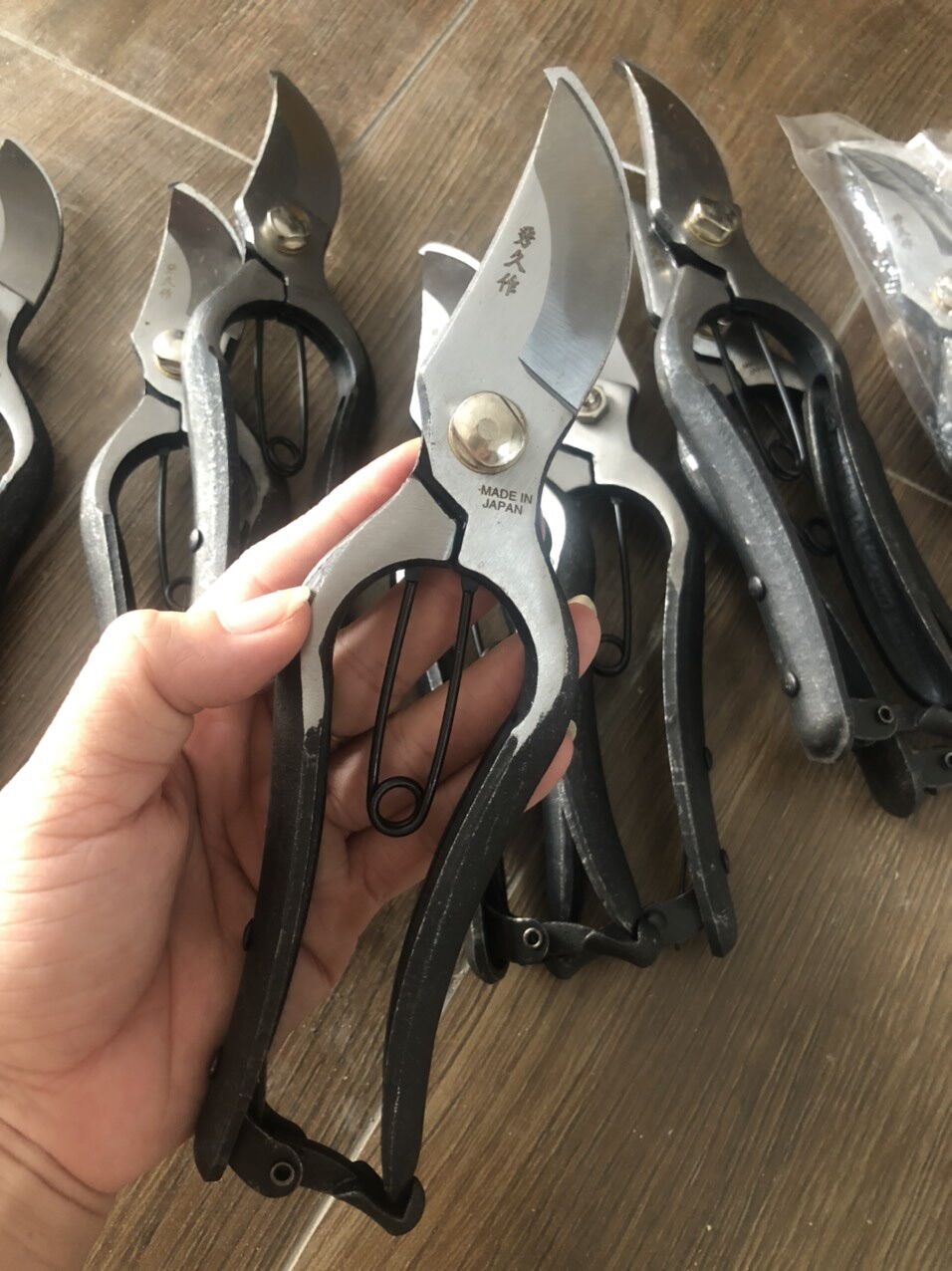Kéo cắt cành Nhật bãi thép đen, mới 98%