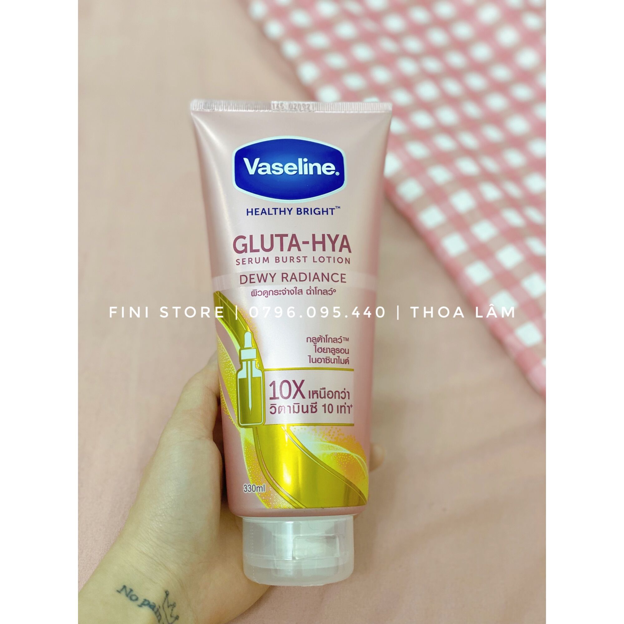 Kem dưỡng trắng da Vaseline Thái