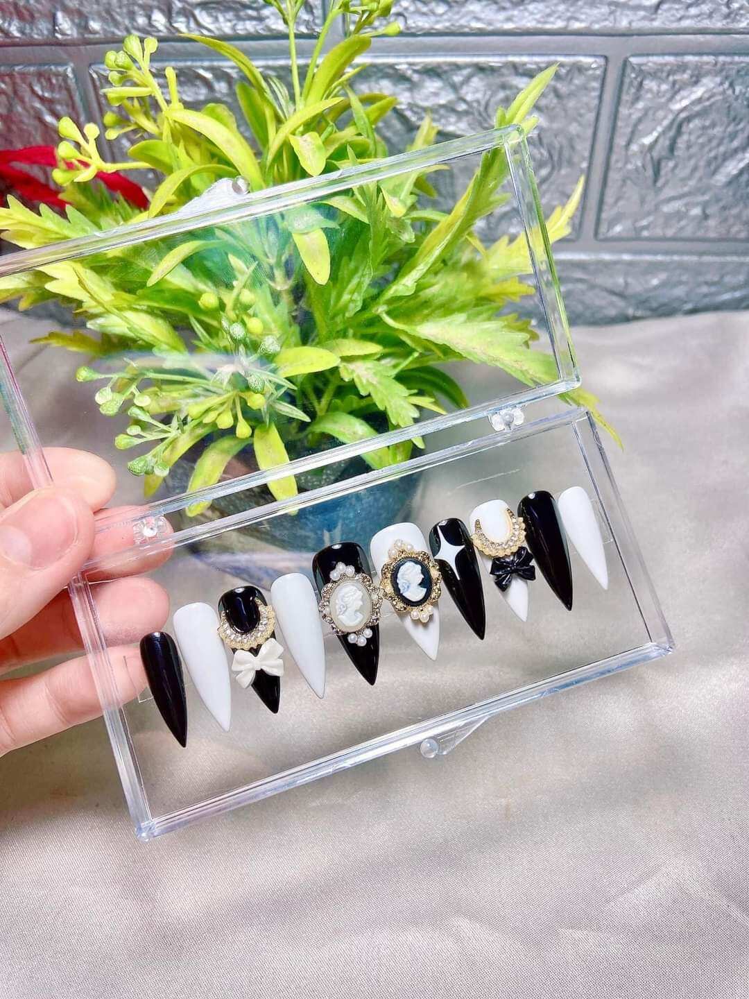 Nailbox thiết kế charm tiểu thư