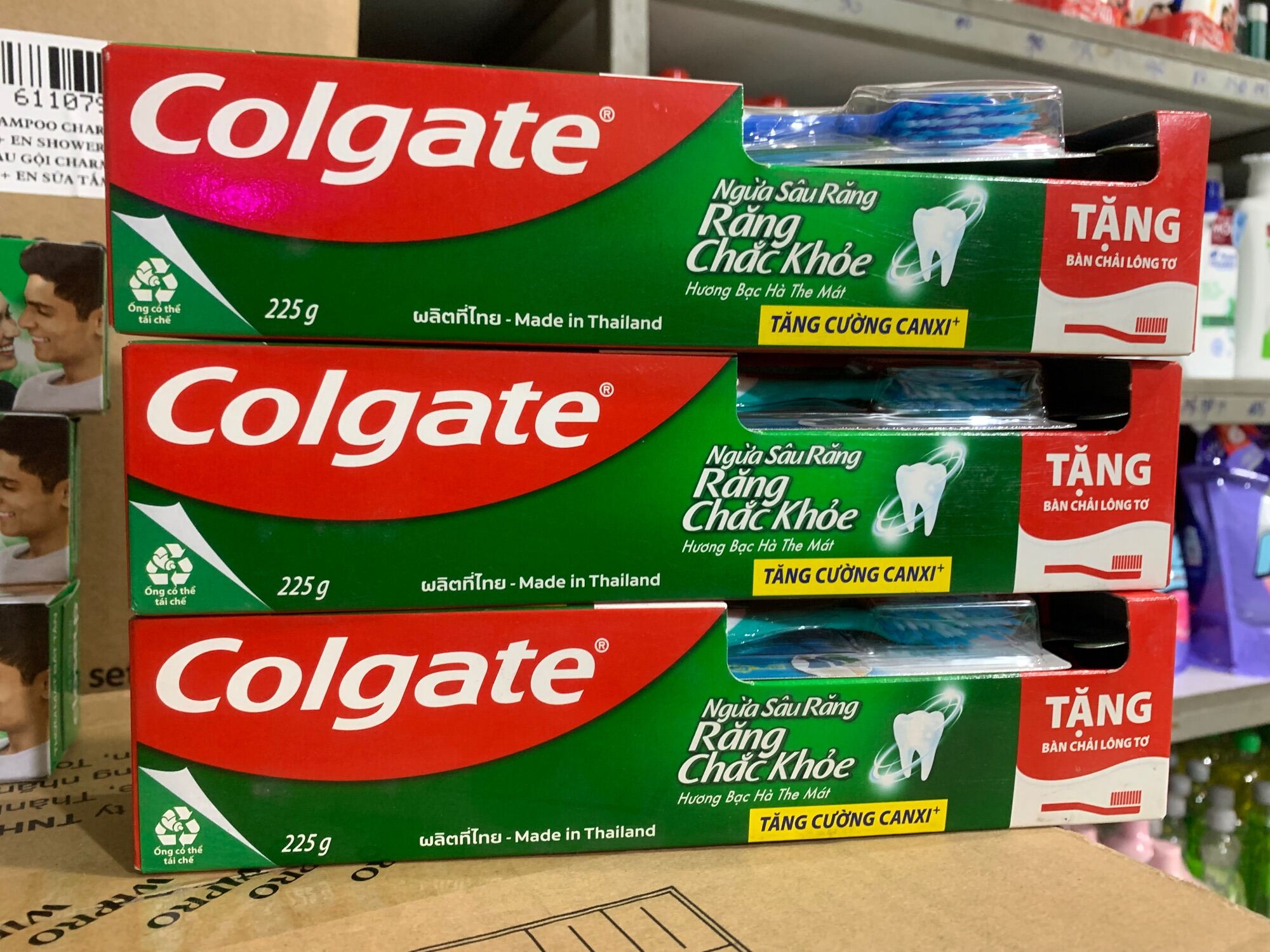 Combo 3 kem đánh răng Colgate ngừa sâu răng 225g