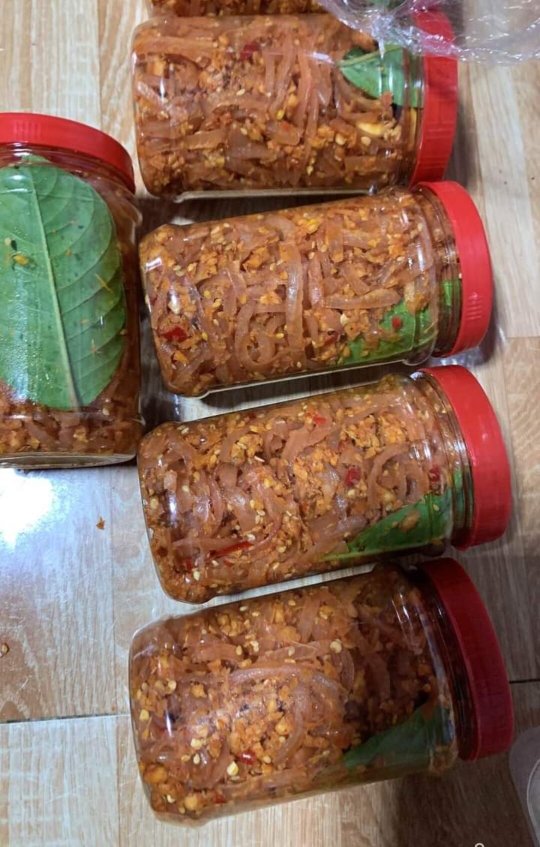 1 hộp 500gram tré ngon lưu ý miền tây shop không giao hàng đâu vì đi xa nó sẽ hư hàng