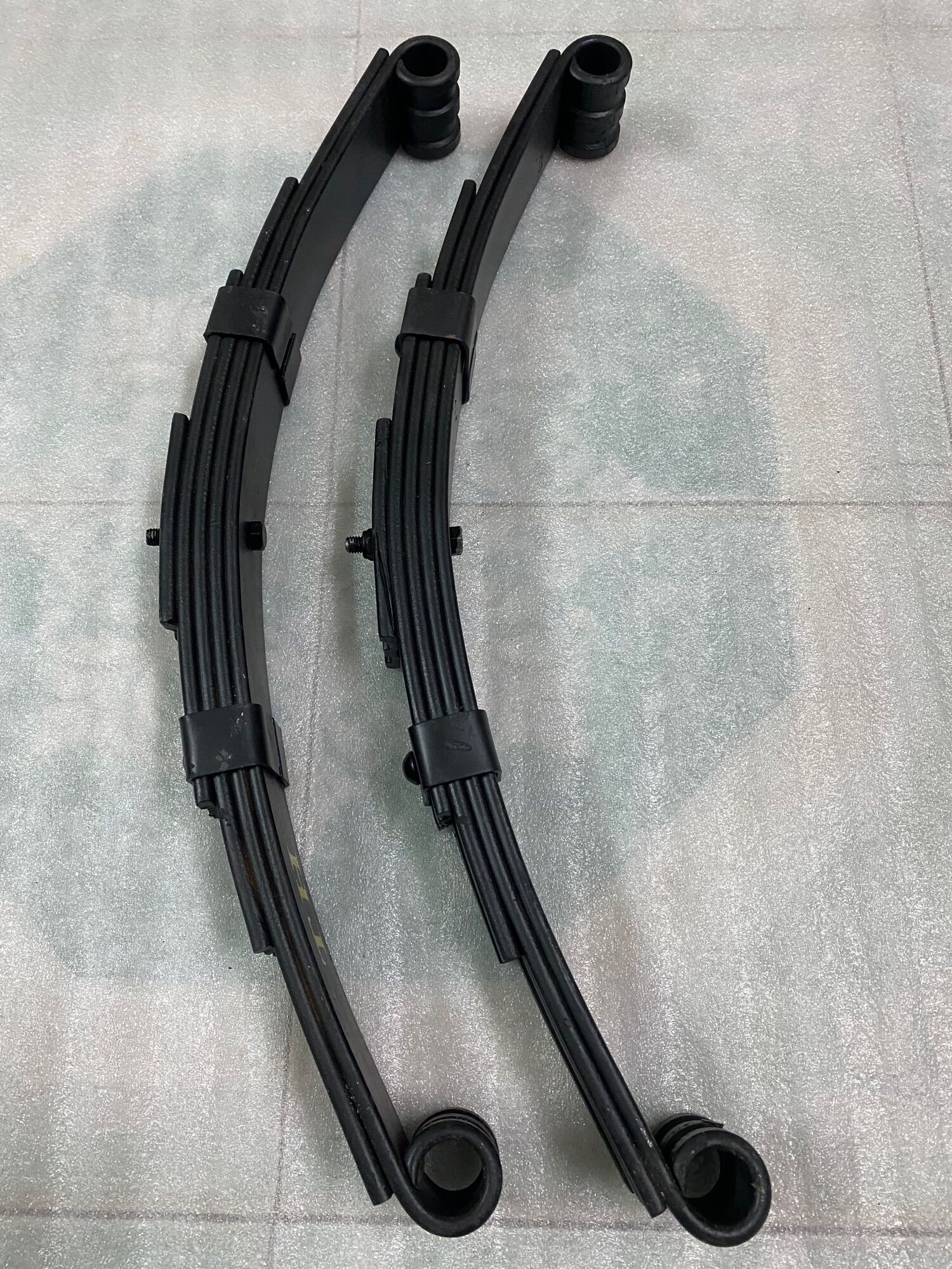 Cặp nhíp tàu 5 lá 54cm,dùng ráp xe 3 bánh, xe 4 bánh,xe lôi,dài 54cm,rộng 5cm,5 lá ,tải trọng 600kg