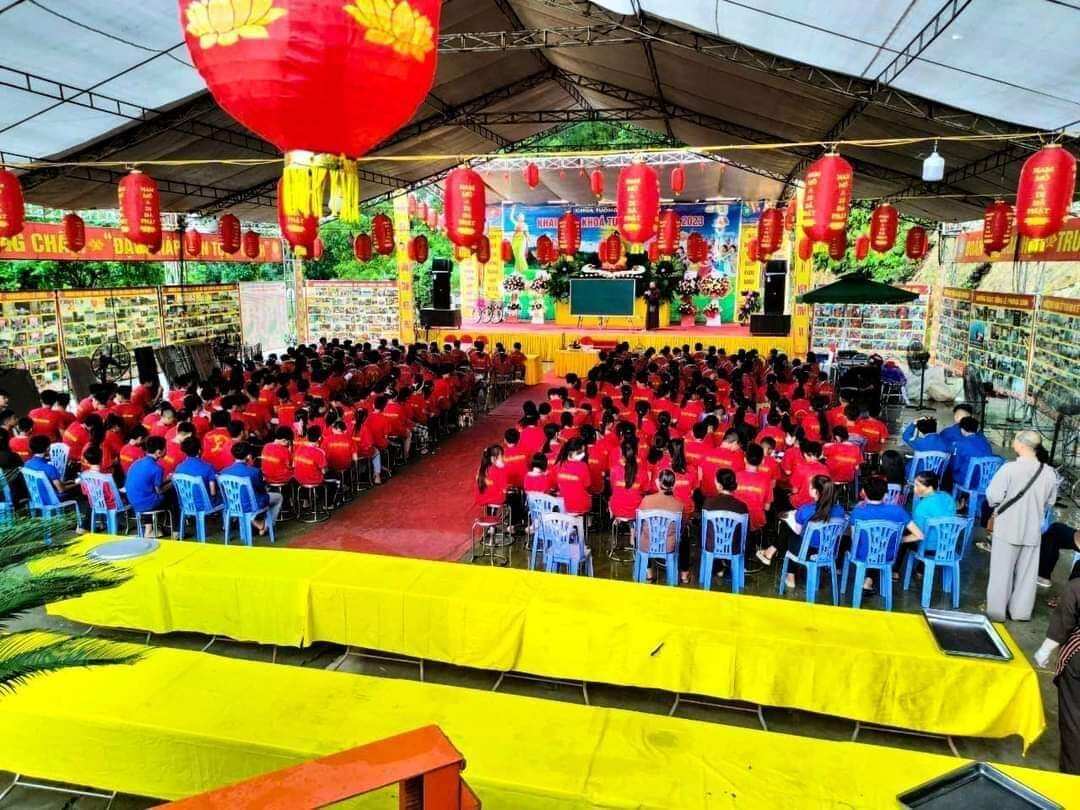 LỒNG ĐÈN A DI ĐÀ PHẬT VẢI LỤA- TREO NGOÀI TRỜI