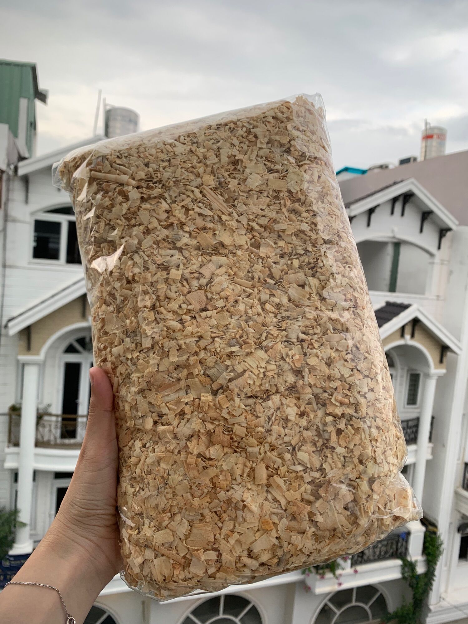 Mùn cưa lót chuồng