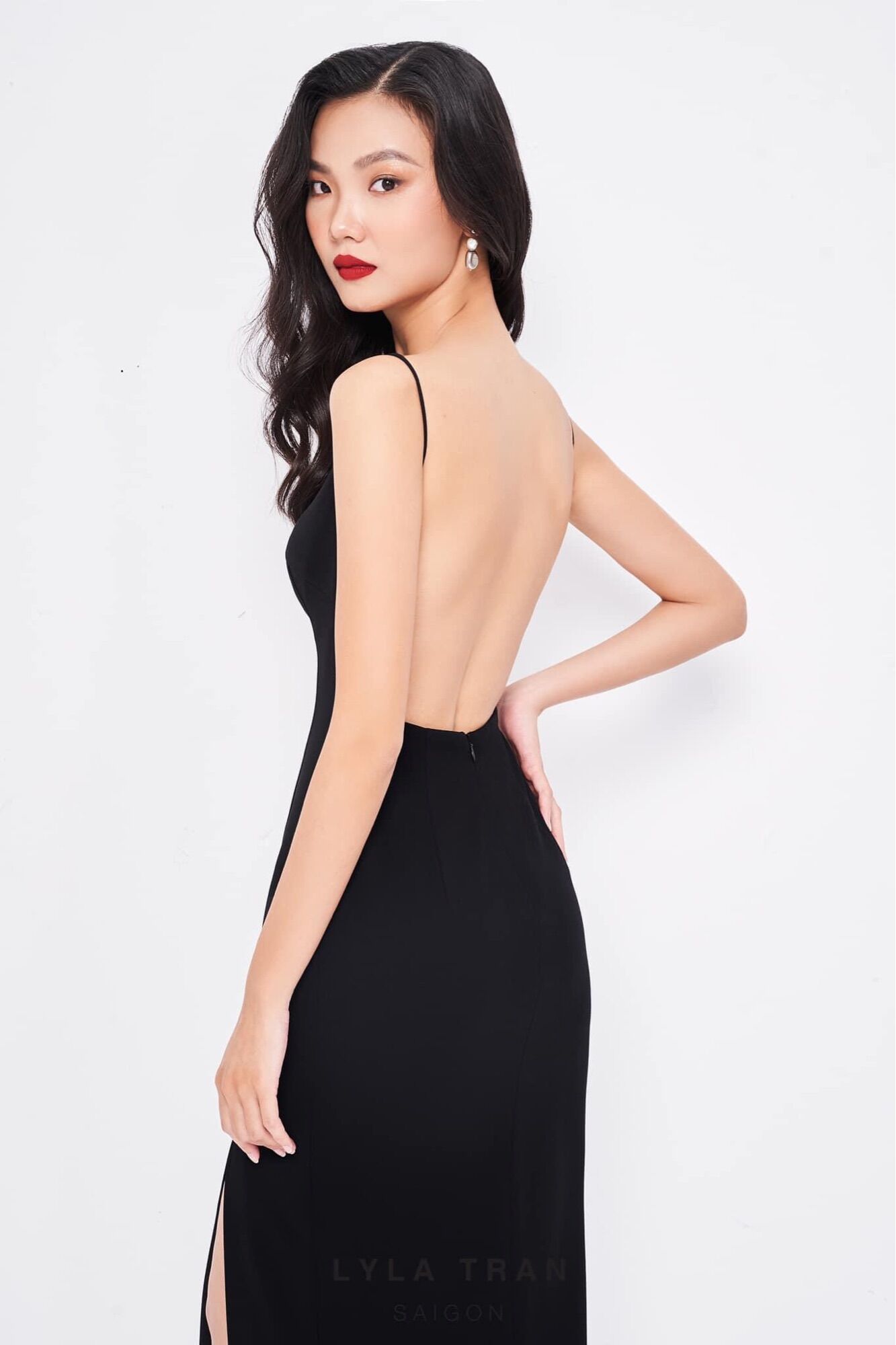 Đầm 2 dây hở lưng đi tiệc màu đen (AMORE)