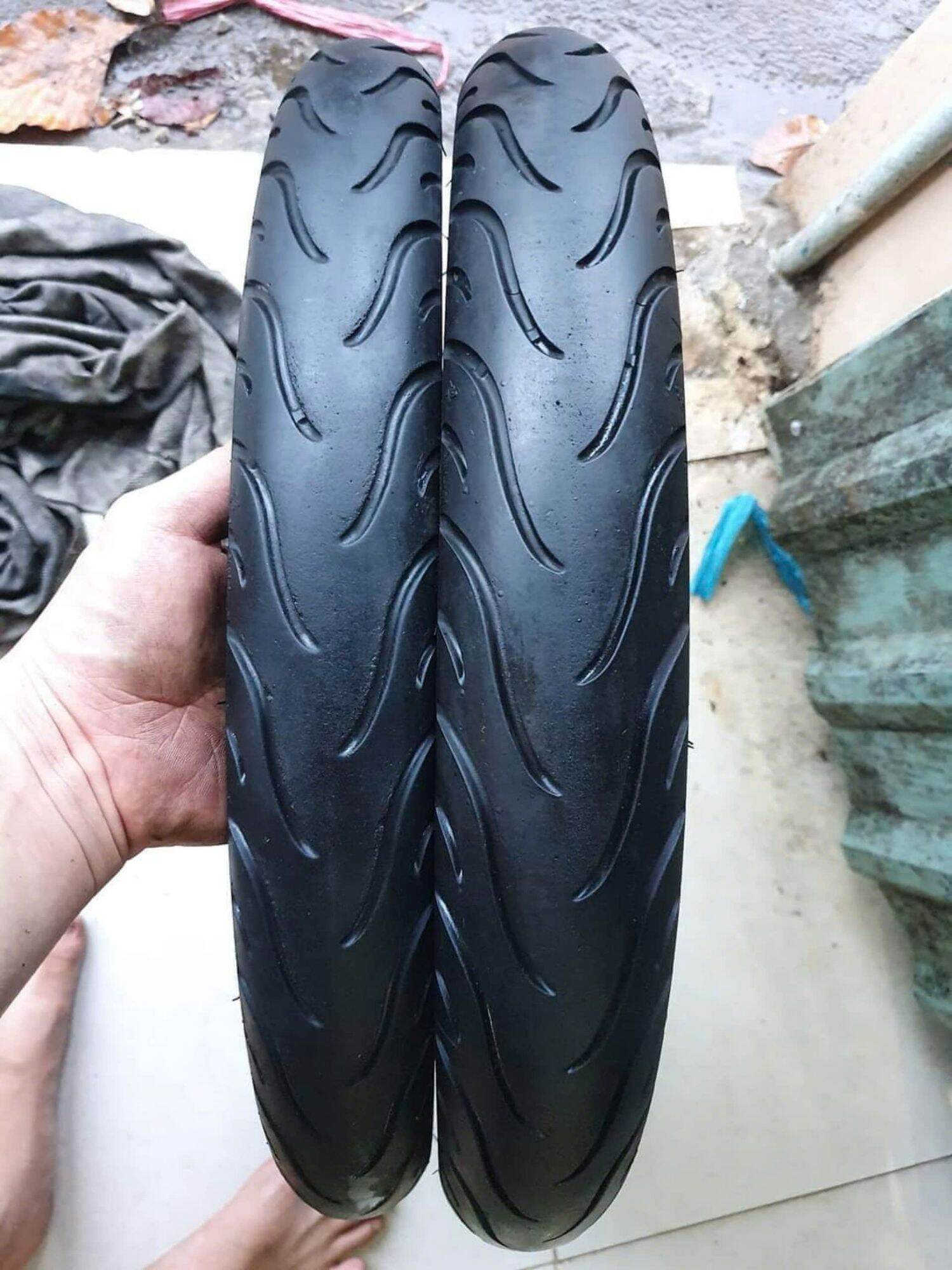 Lốp Michelin 60/90-17 vỏ cao cấp chính hảng michelin bám đường cực tốt. và bền bỉ, củ tháo xe còn đẹ