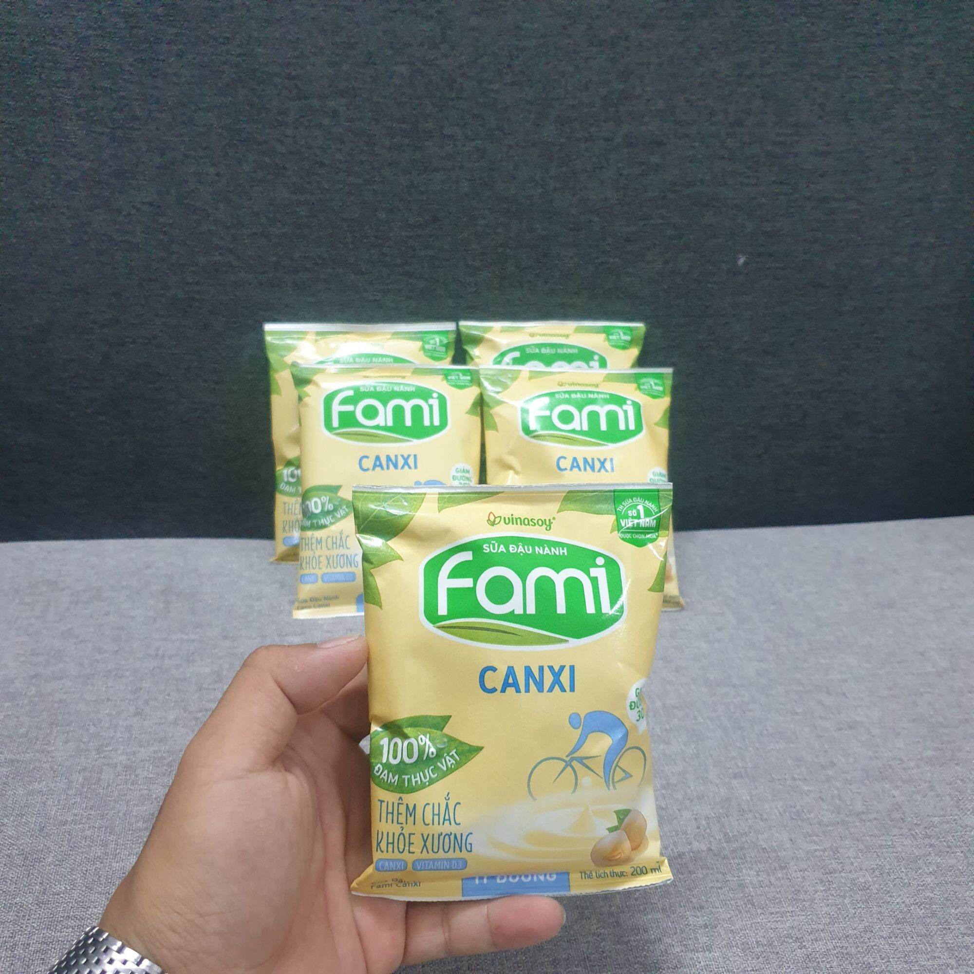 Sữa đậu nành Fami Canxi bịch 200ml (Combo 5 bịch) siêu rẻ