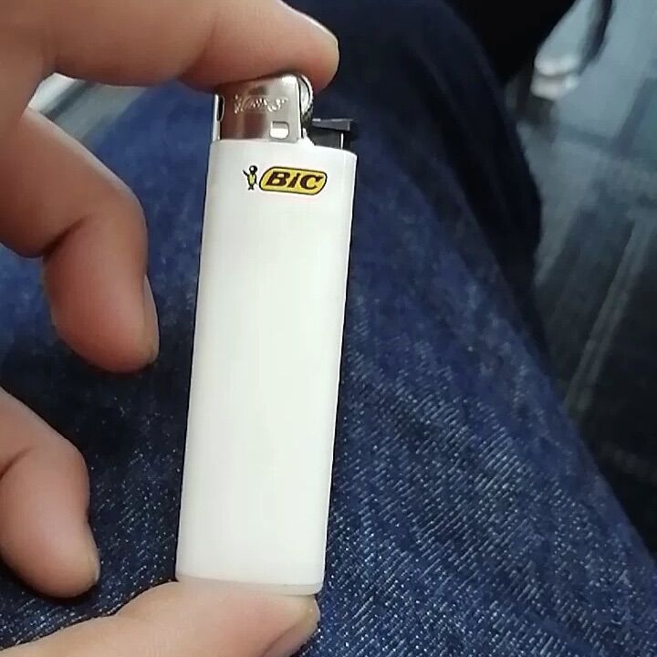 Bật Lửa BiC j3 Slim - Màu Trắng