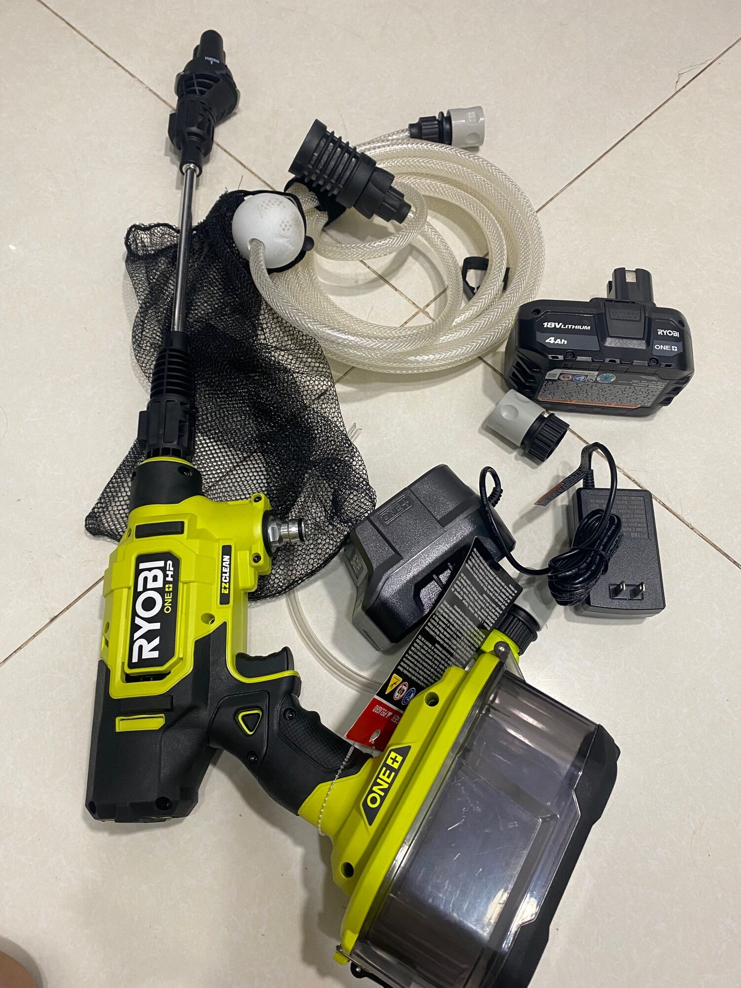 May rửa xe pin 18v