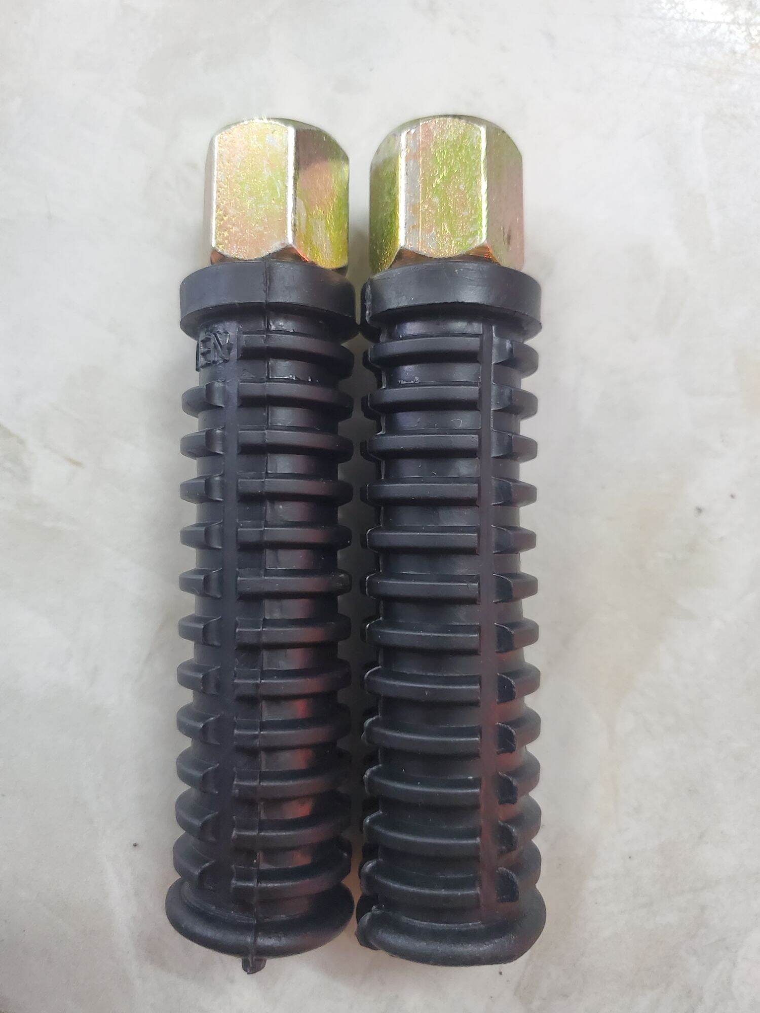 Cặp gác chân sau xe Cúp 78,81,81...lỗ óc 10 li...