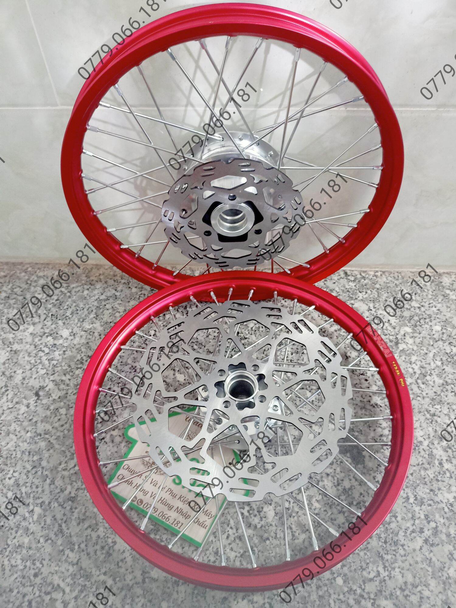 BÁNH CĂM RAIDER SATRIA NIỀNG BANZAI DALE SOLUTE SHOPPER THÁI LAN MÀU ĐỎ (CÓ NHIỀU MÀU NẾU ANH EM MUỐN ĐỔI NIỀNG MÀU KHÁC THÌ INBOX) ĐÙM MA CROM TẶNG KÈM 2 ĐĨA GẮN VỪA NHƯ ZIN KHÔNG CHẾ SẢN PHẨM MỚI CHẤT LƯỢNG TỐT NHANH TAY MUA NGAY TOP GIAN HÀNG UY TÍN