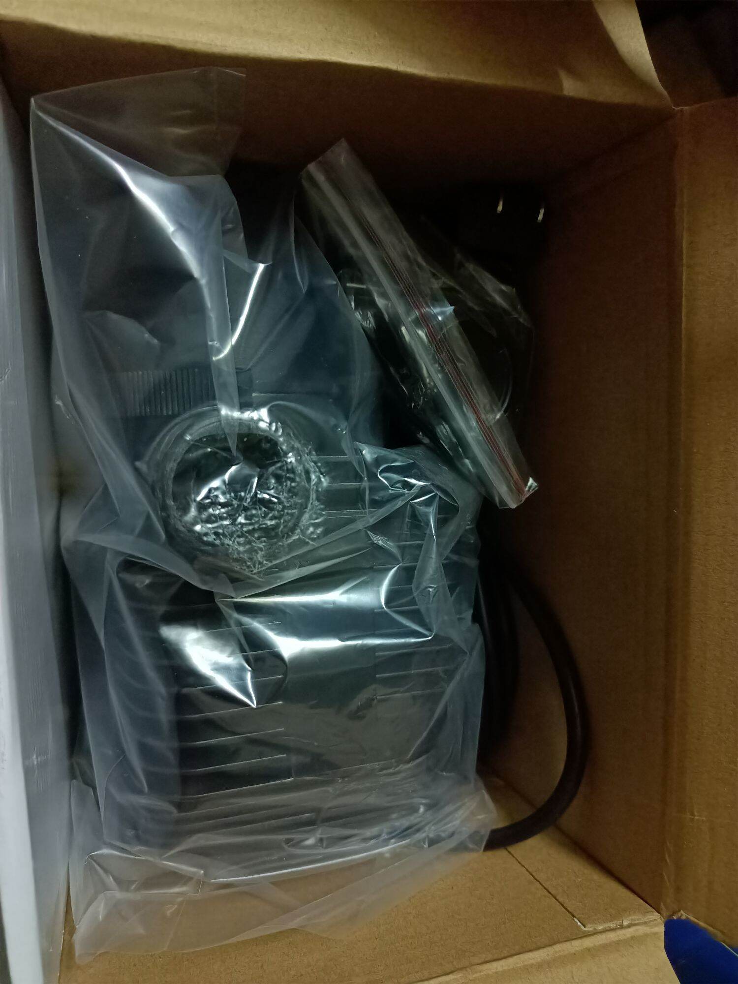 MÁY BƠM HỒ CÁ , MÁY BƠM CHÌM SOBO 6800 ( 60w )