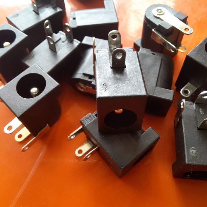 03 chân nguồn to 5V/9v/12V .5.5mm