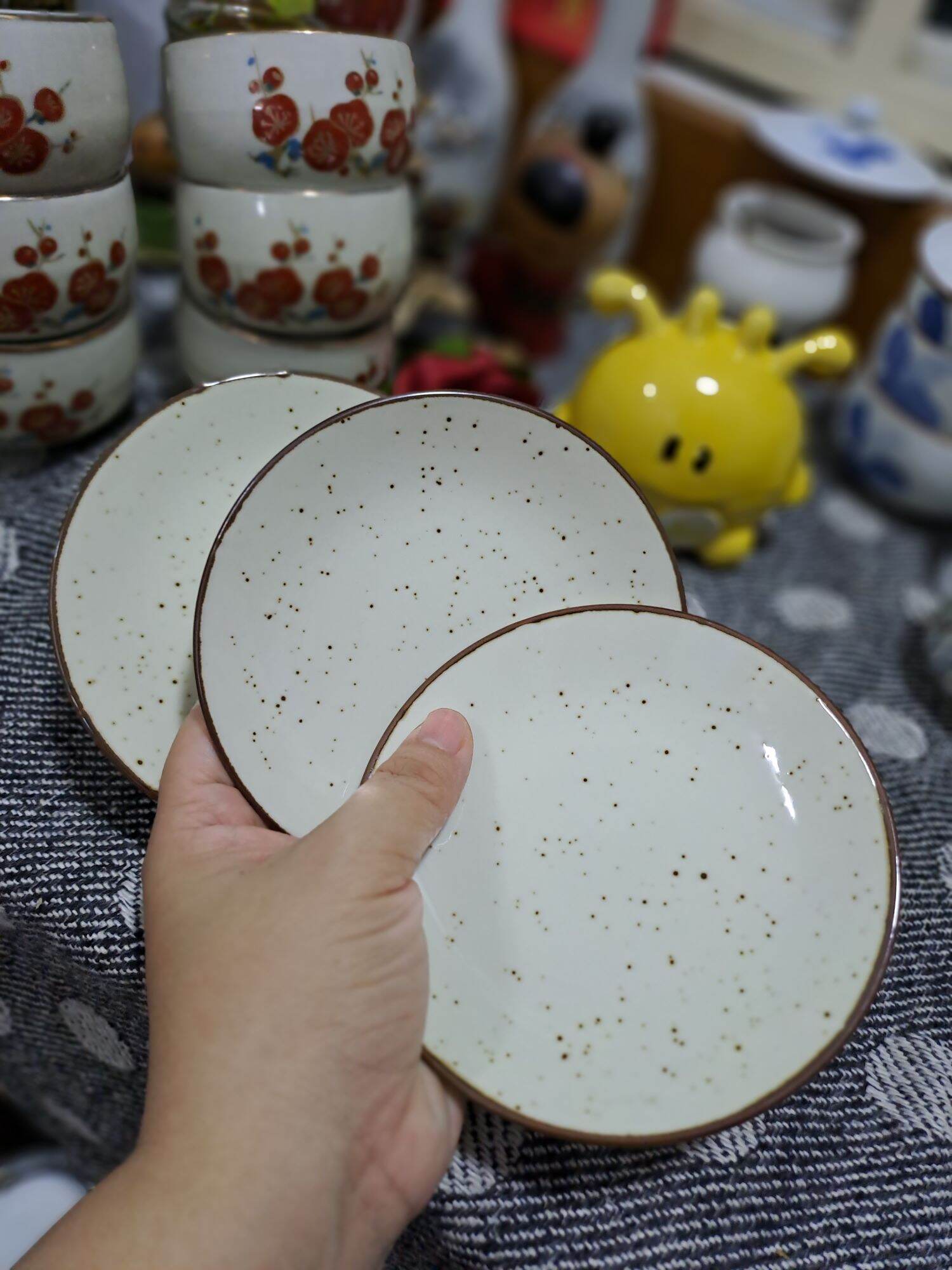 Dĩa men tiêu, mộc đá nhám, viền socola GỐM SỨ NHẬT 2HAND