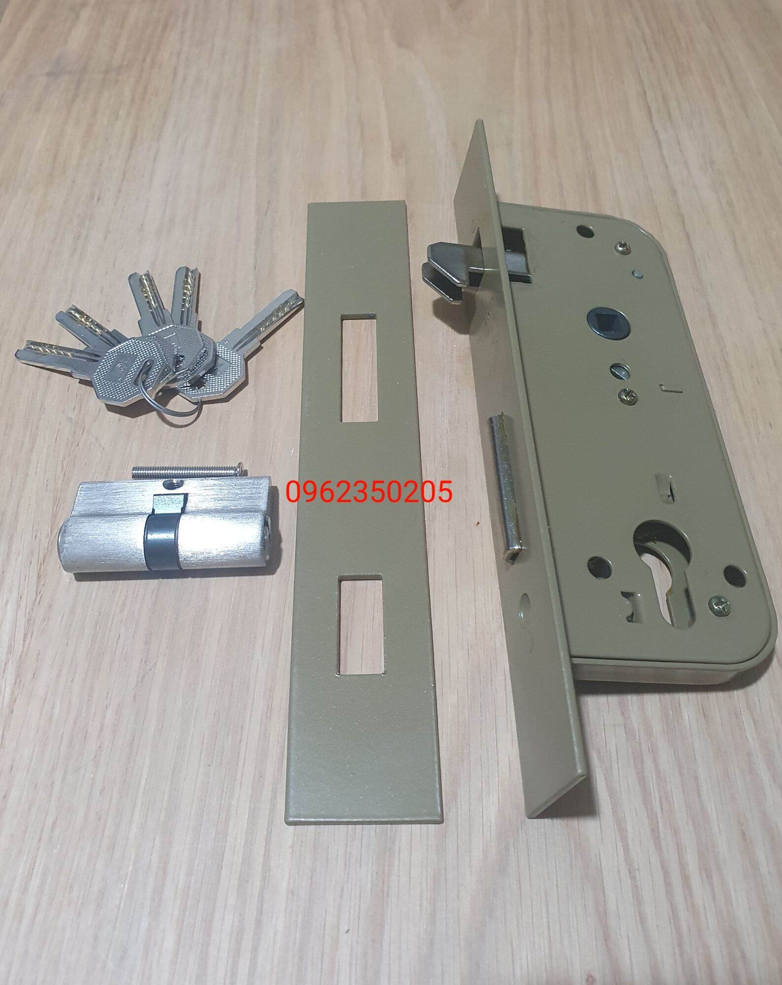Khóa Cửa Sắt Kéo.