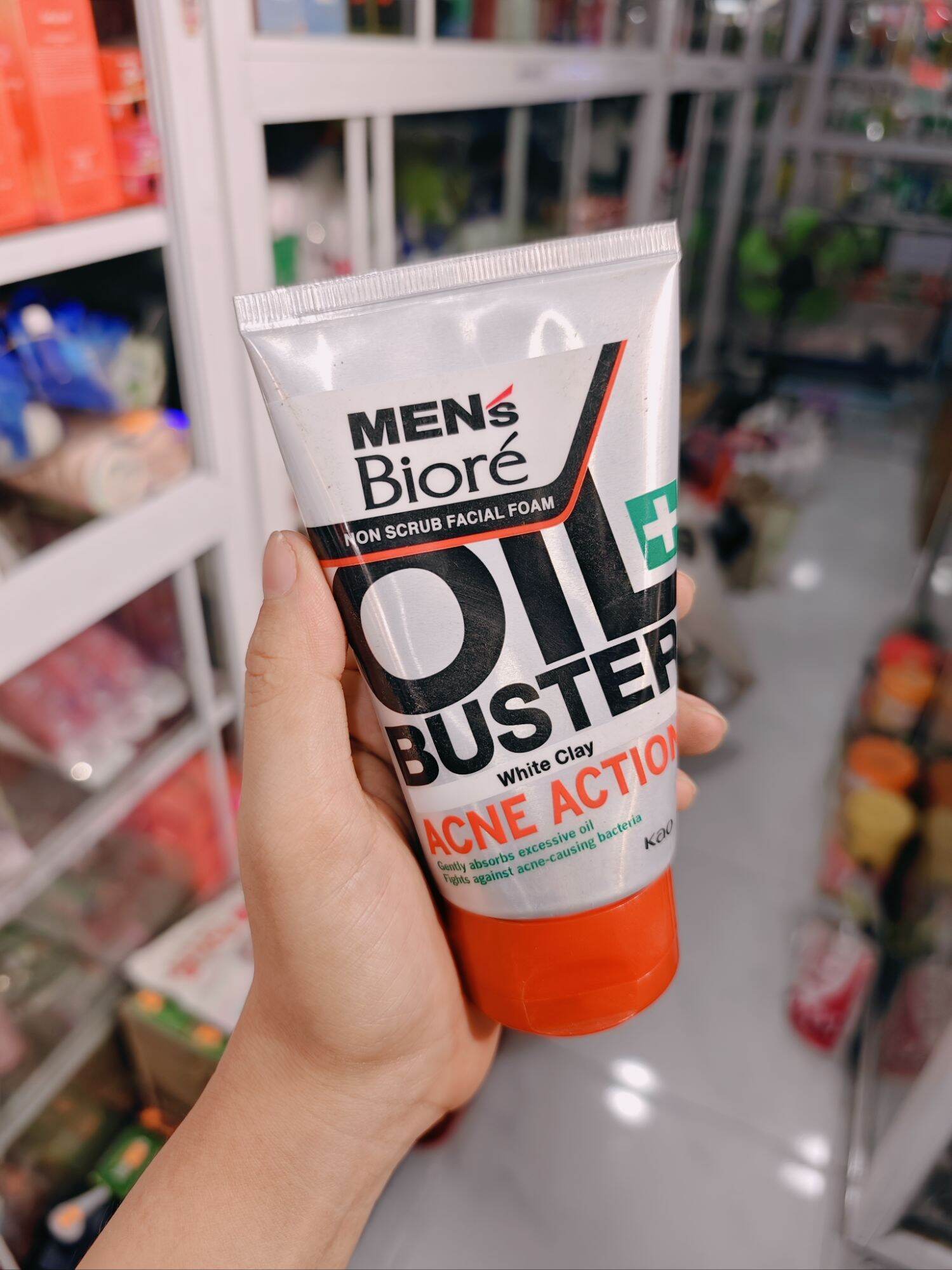 Sữa rửa mặt biore men sạch nhờn giảm mụn 100g