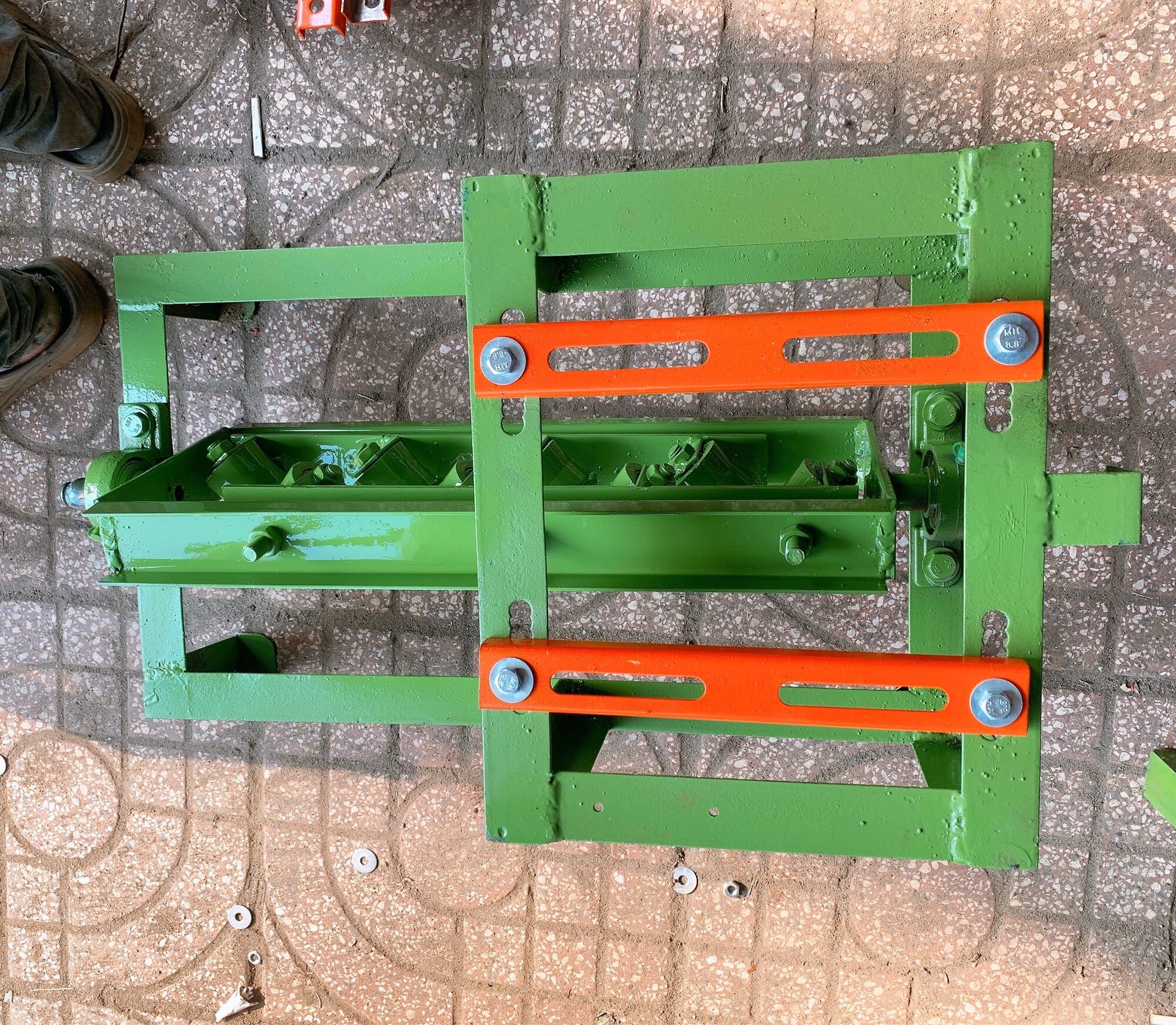 Khung duỗi sắt V4, hàng đẹp, 8 cục lô duỗi.