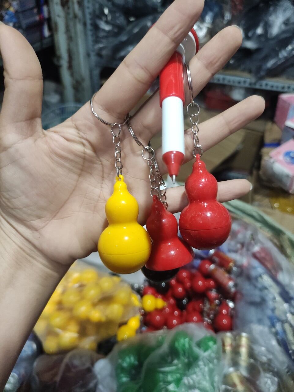 Móc khóa bút bi mực xanh