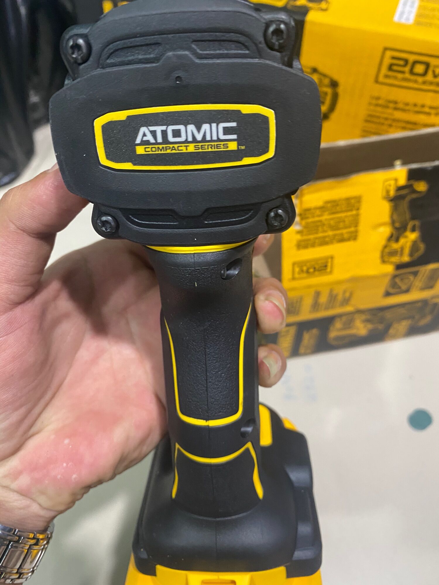 Khoan vít dewalt dcf850