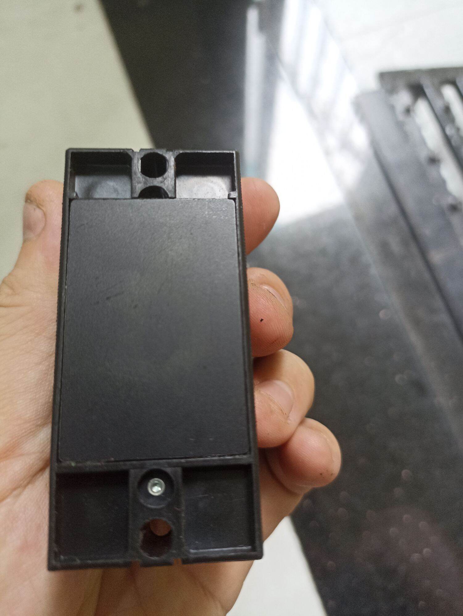 cb chống giật 20A mitsubishi