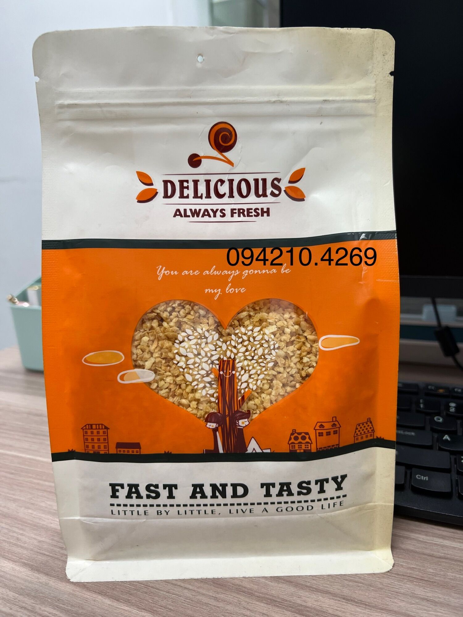 Vụn dừa nướng/cơm dừa sấy khô fast and tasty gói 500g- topping cực hot trong trag sữa/sữa hạt/ làm bánh