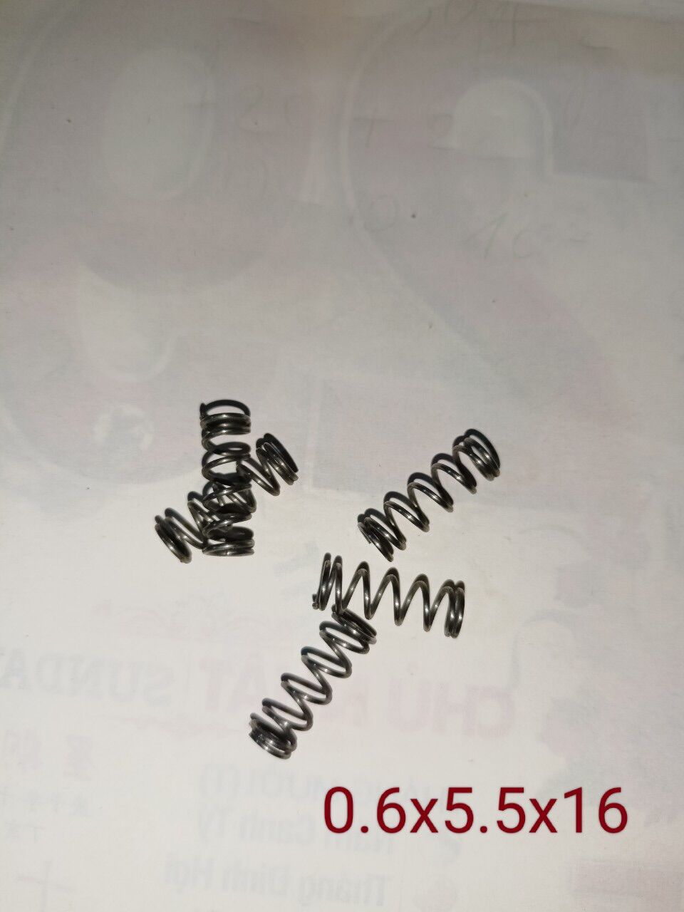 Lò xo nén ngoài 5,5mm dài 16mm