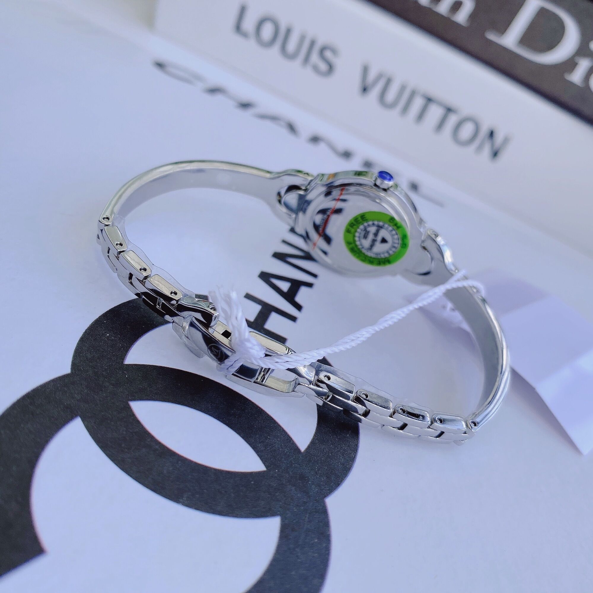 Đồng hồ nữ Movado dây thép không gỉ, size 24mm