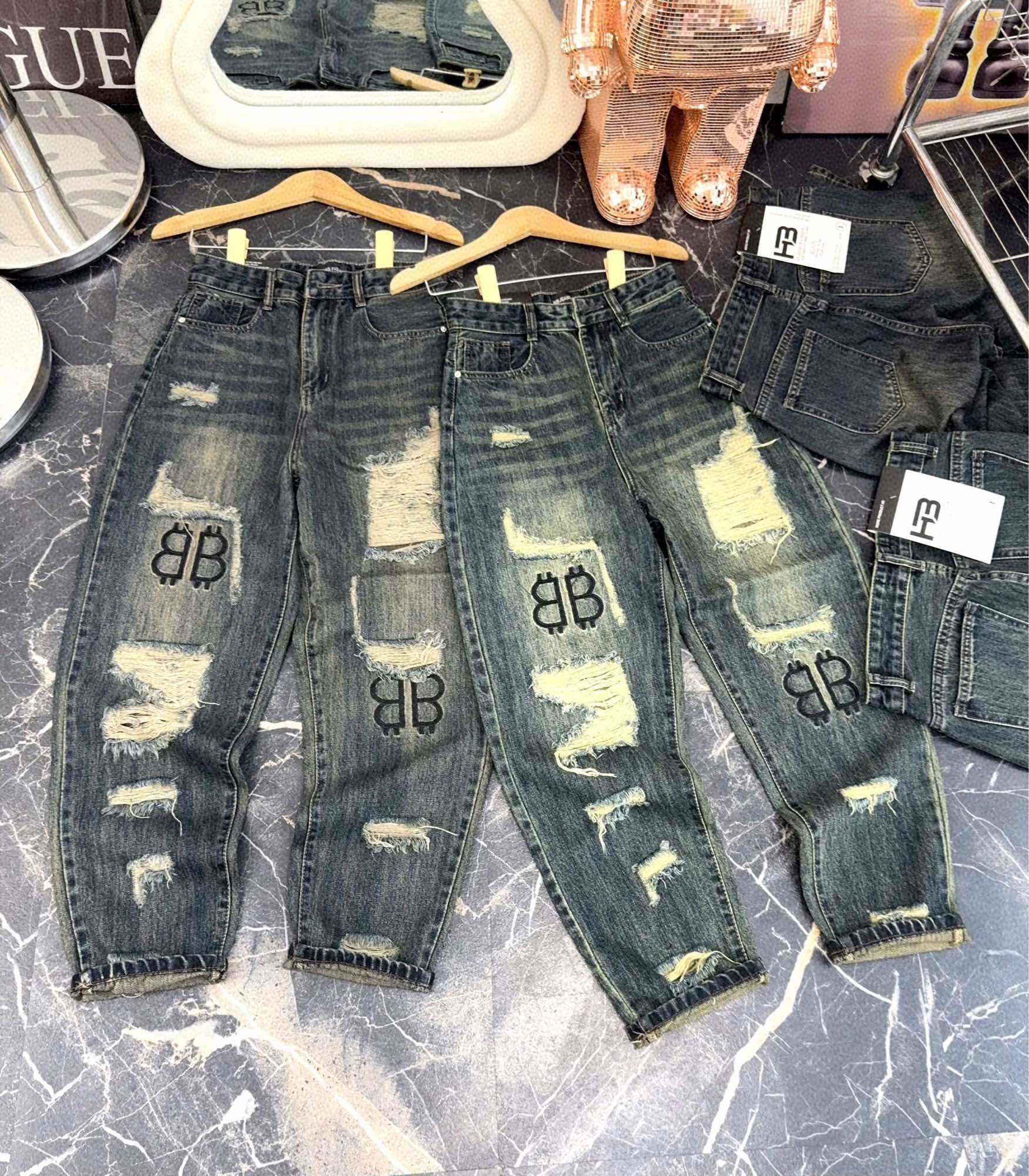 Quần baggy jeans rách nhẹ thêu BB