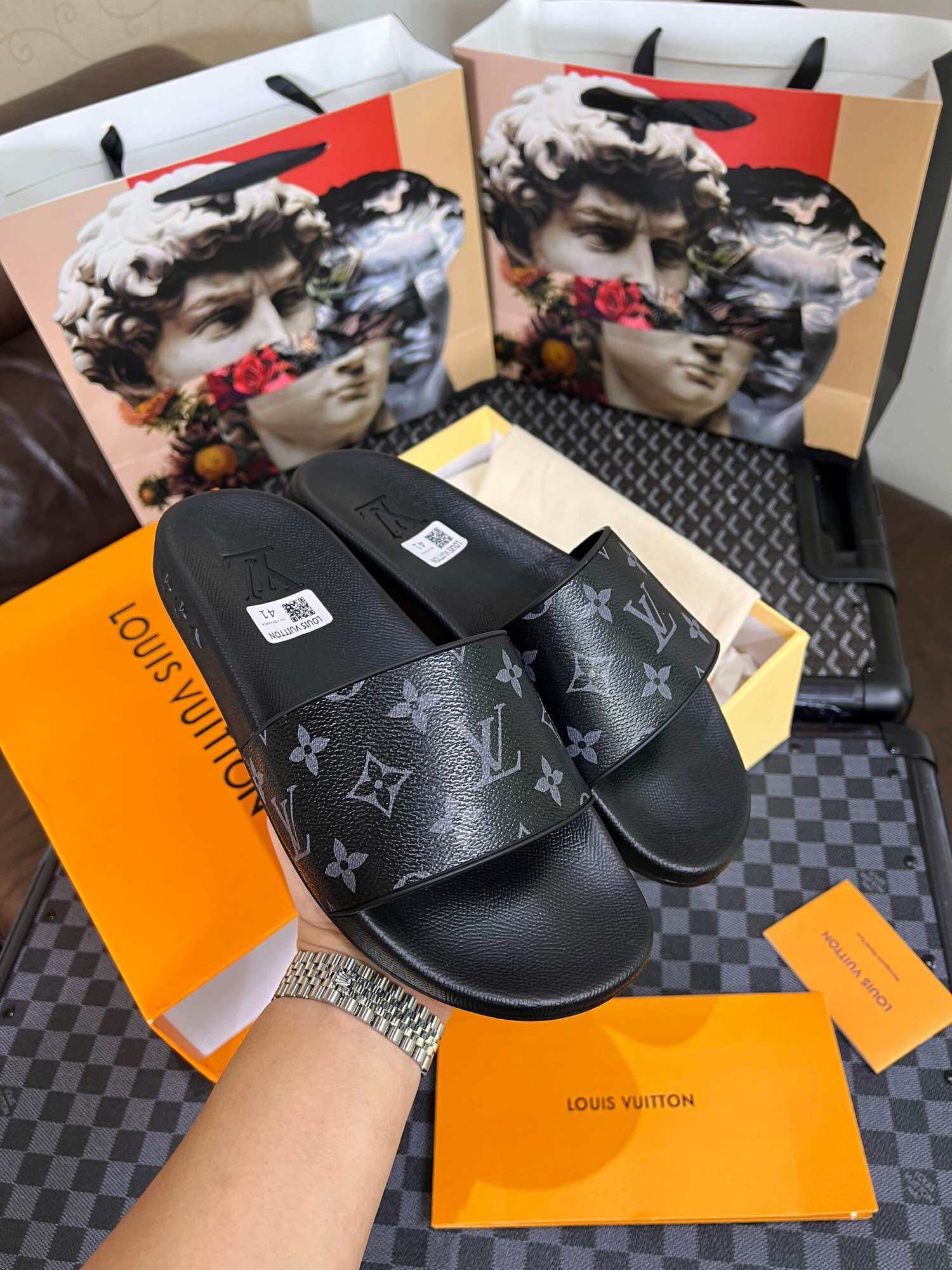 🔥HOT🎊 Dép nam quai ngang 𝕃𝕧 hoa đen fullbox