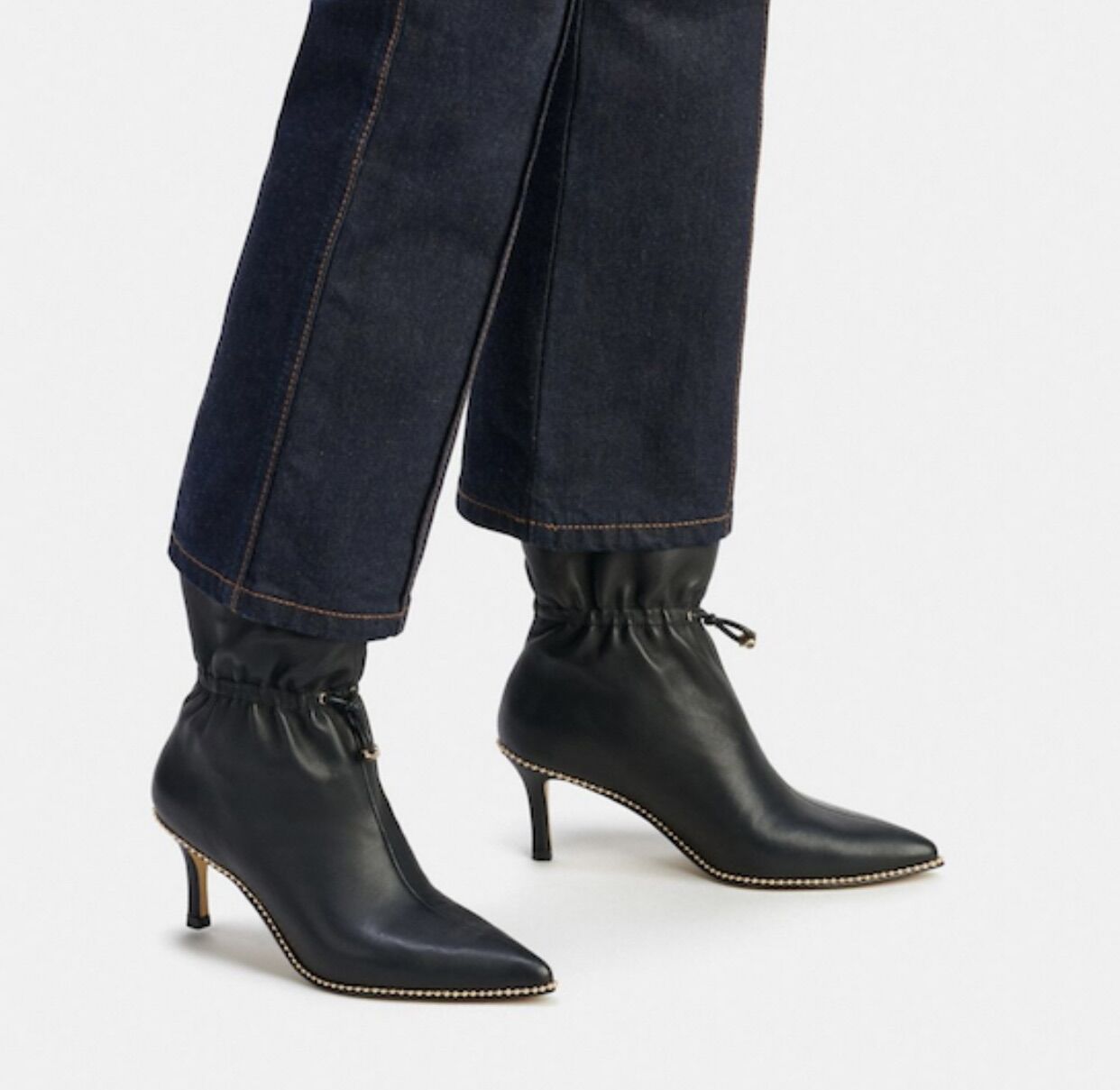 Boots COACH xuất xịn, da thật, 2 màu đen trắng, bigsize