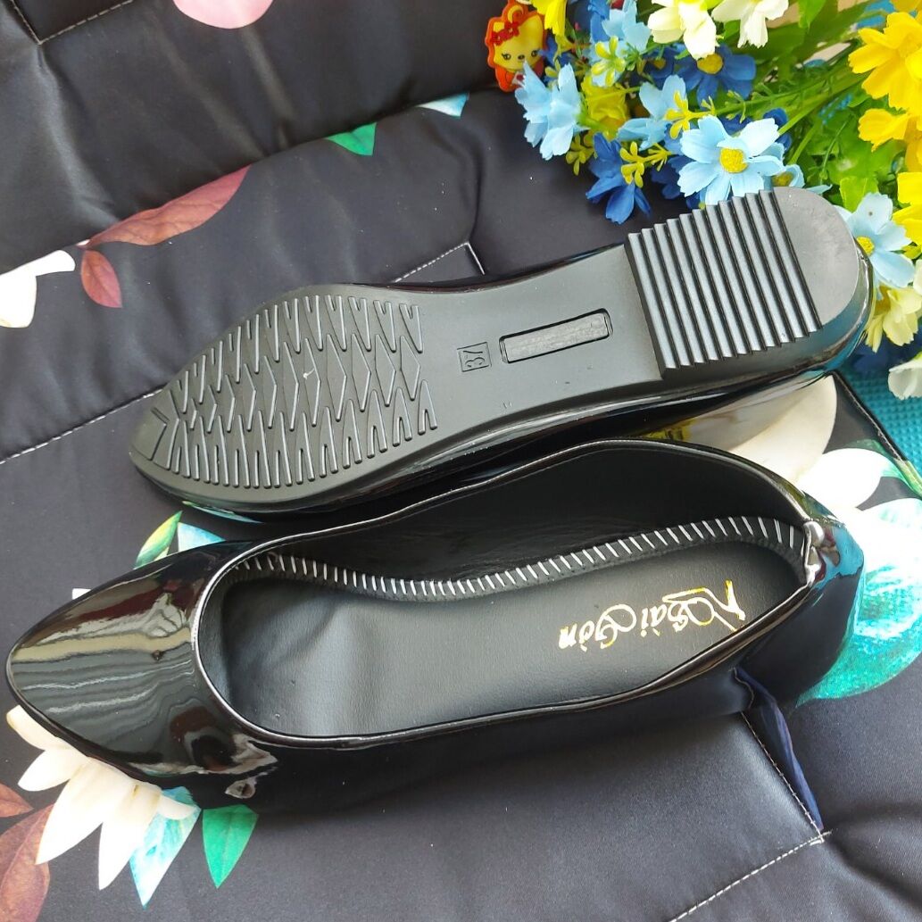 Doll Shoes Made of Extremely Durable Shiny Black Leather