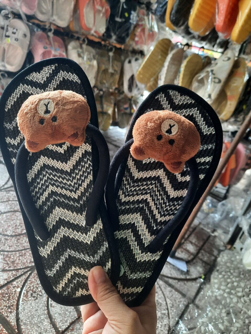 Dép giả chiếu hình gấu