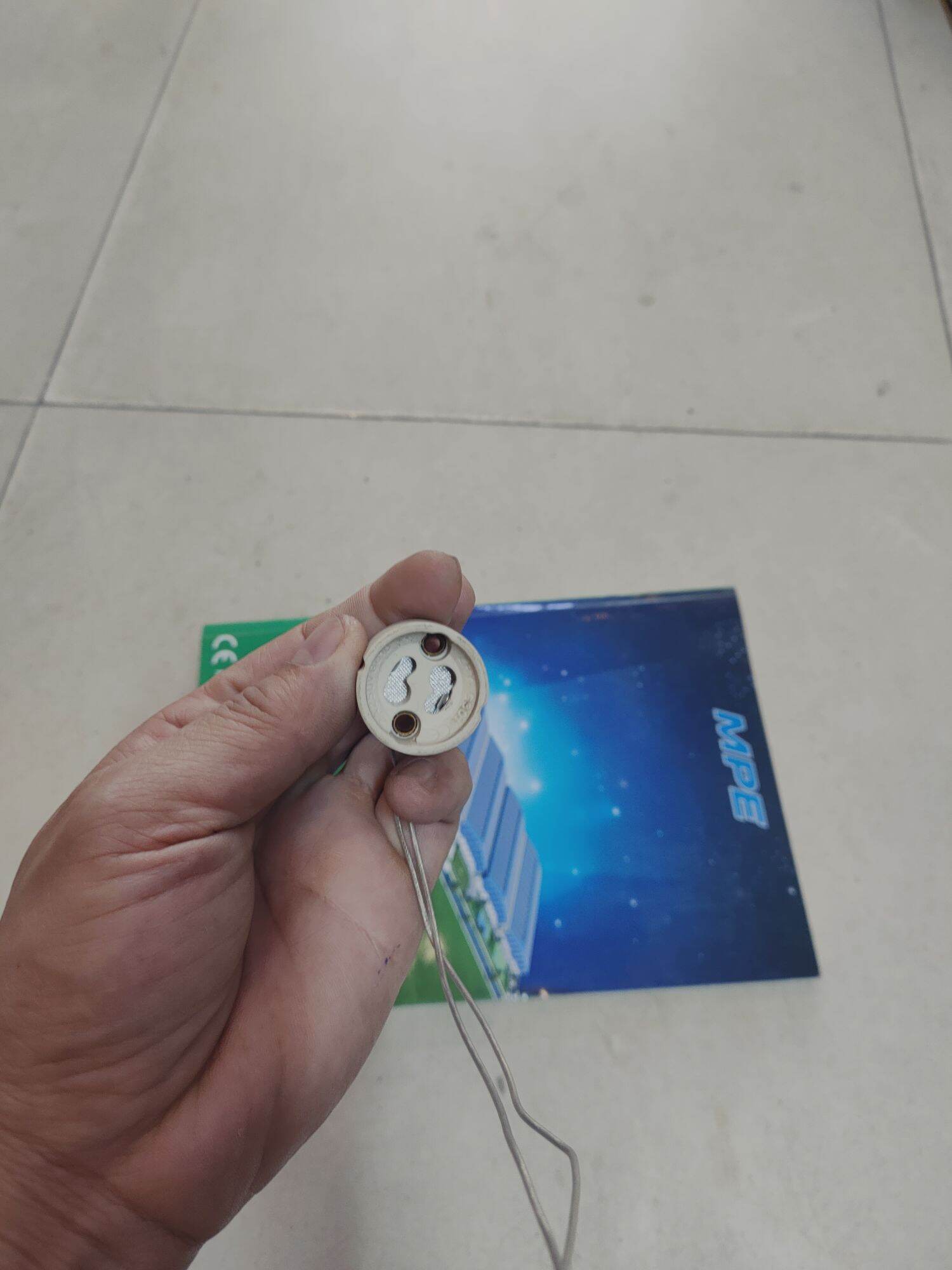 Đui đèn GU10 ( đui cài kiểu chân tắc te)