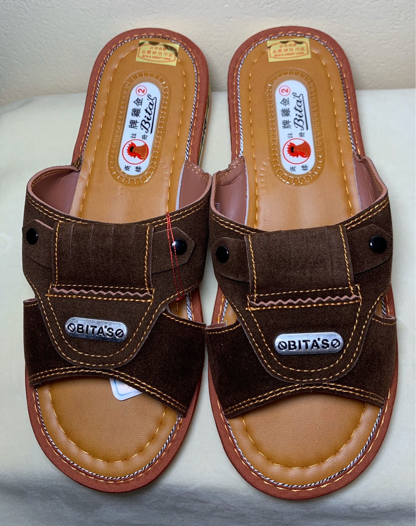 Dép gà Vàng Đen khuy dài Bitas