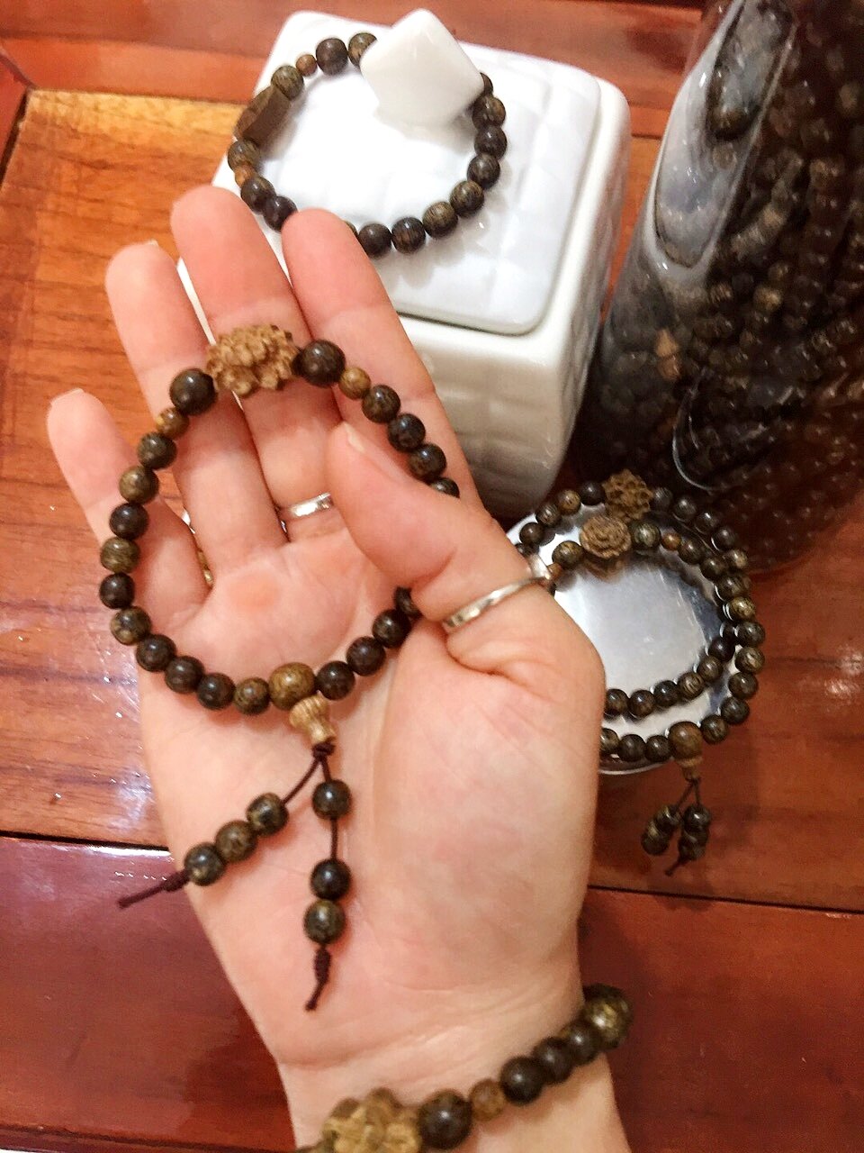 vòng tay trầm hương tóc mix charm hoa sen