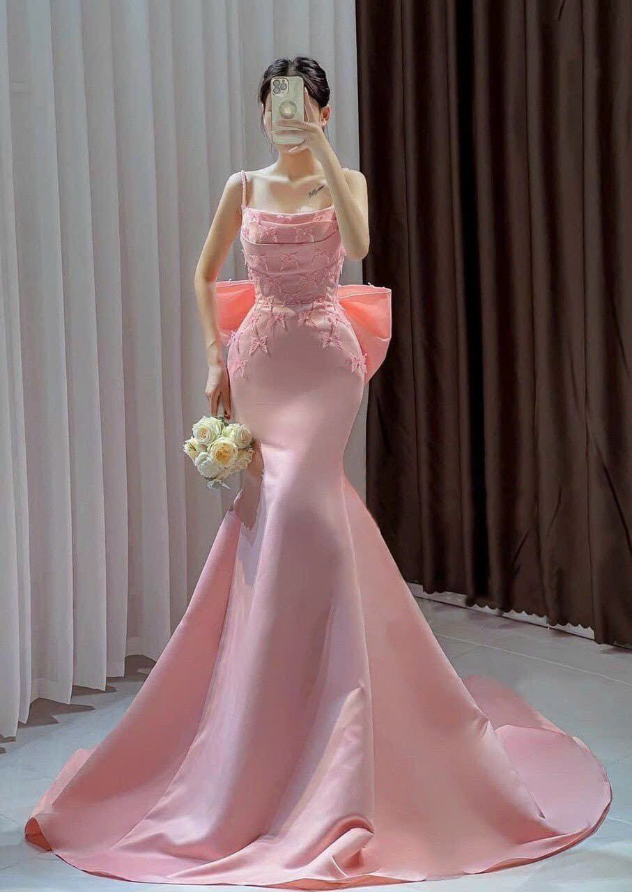 ĐẦM ĐUÔI CÁ NƠ LƯNG ĐÍNH BƯỚM