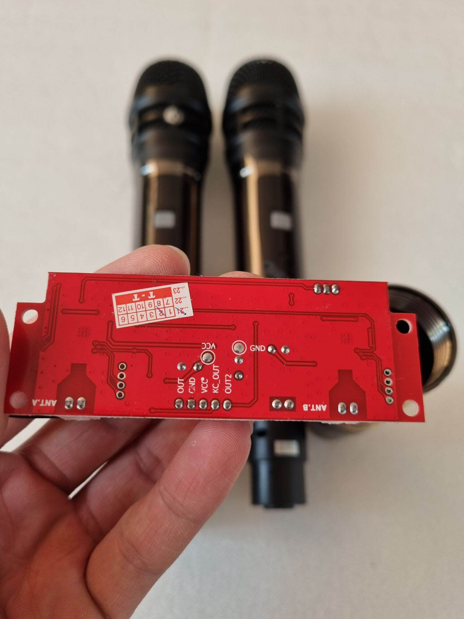 Micro không dây loa kéo UGX 23
